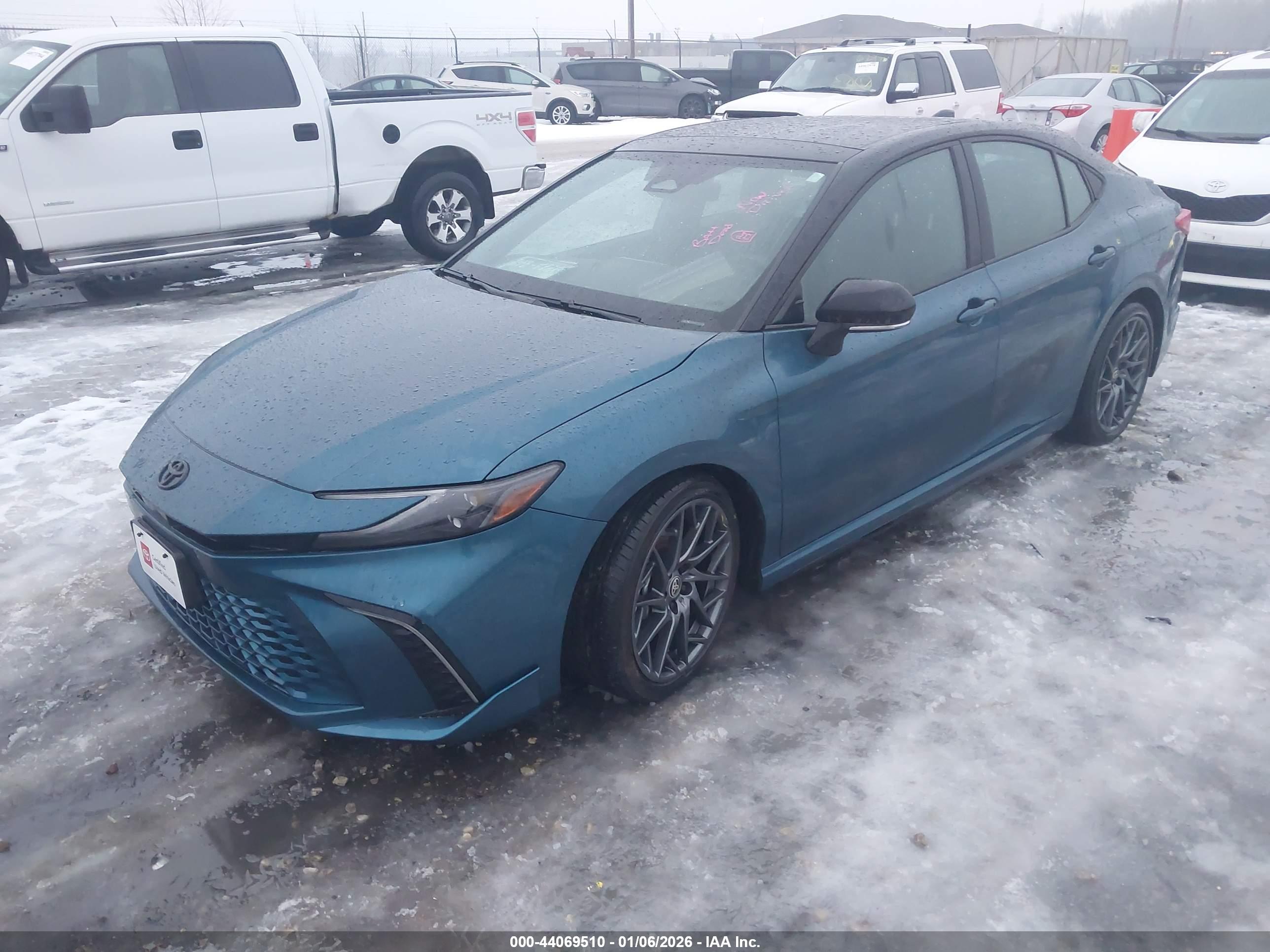 TOYOTA CAMRY image 2