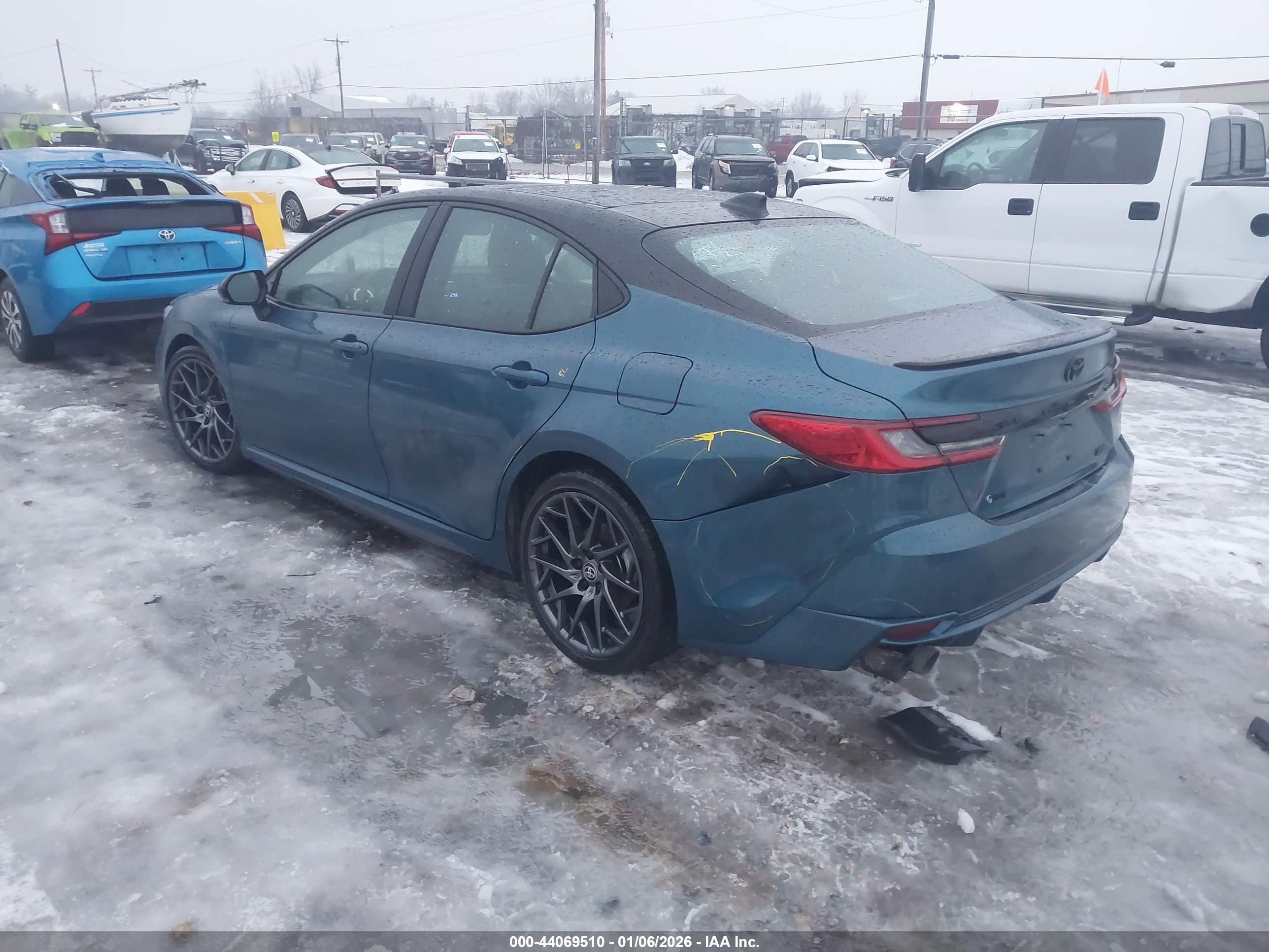 TOYOTA CAMRY image 3