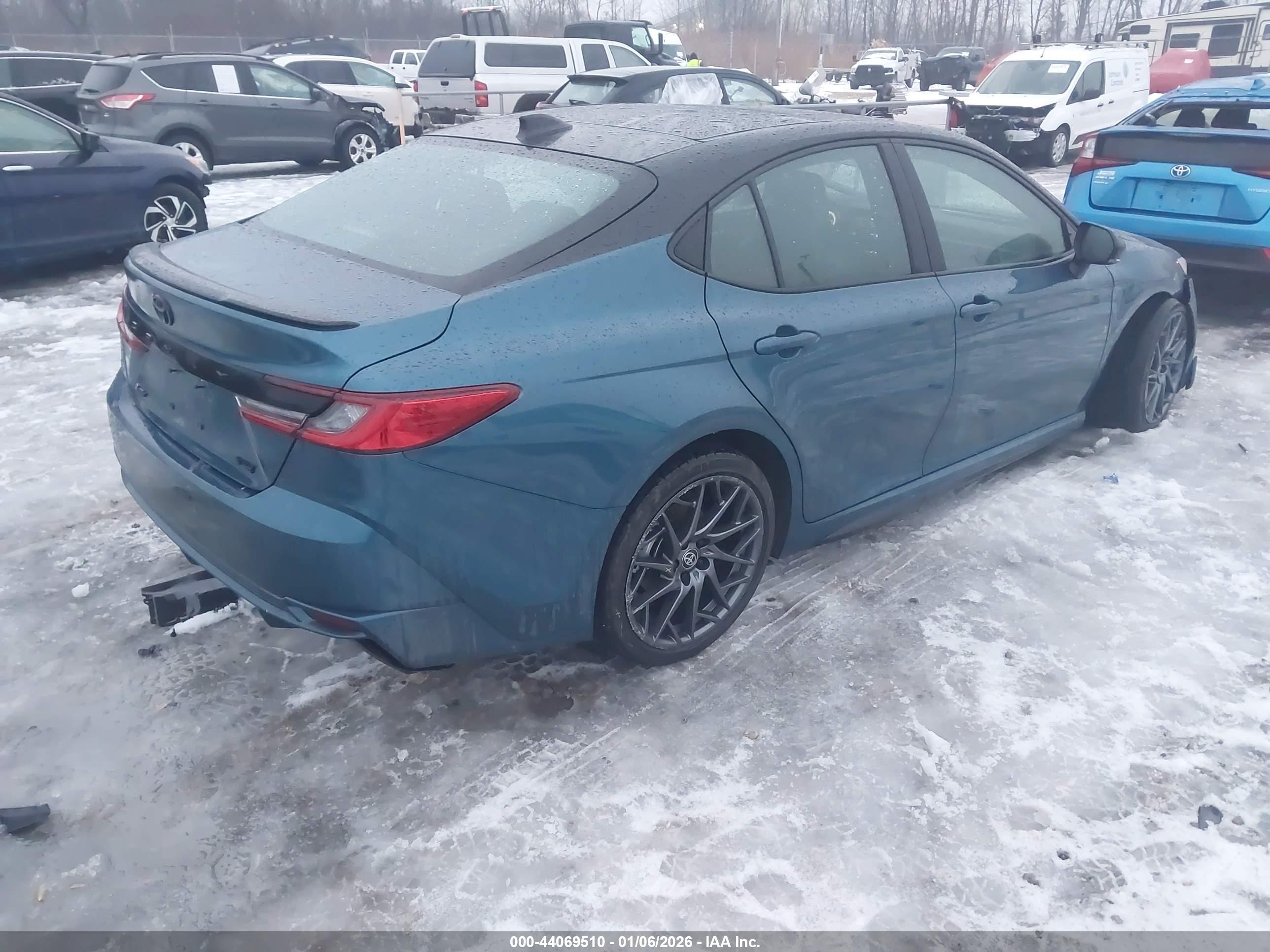 TOYOTA CAMRY image 4