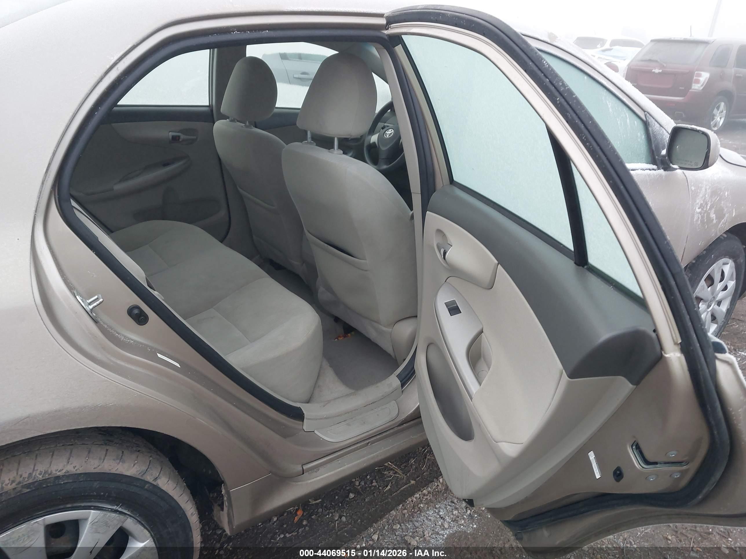 TOYOTA COROLLA image 8