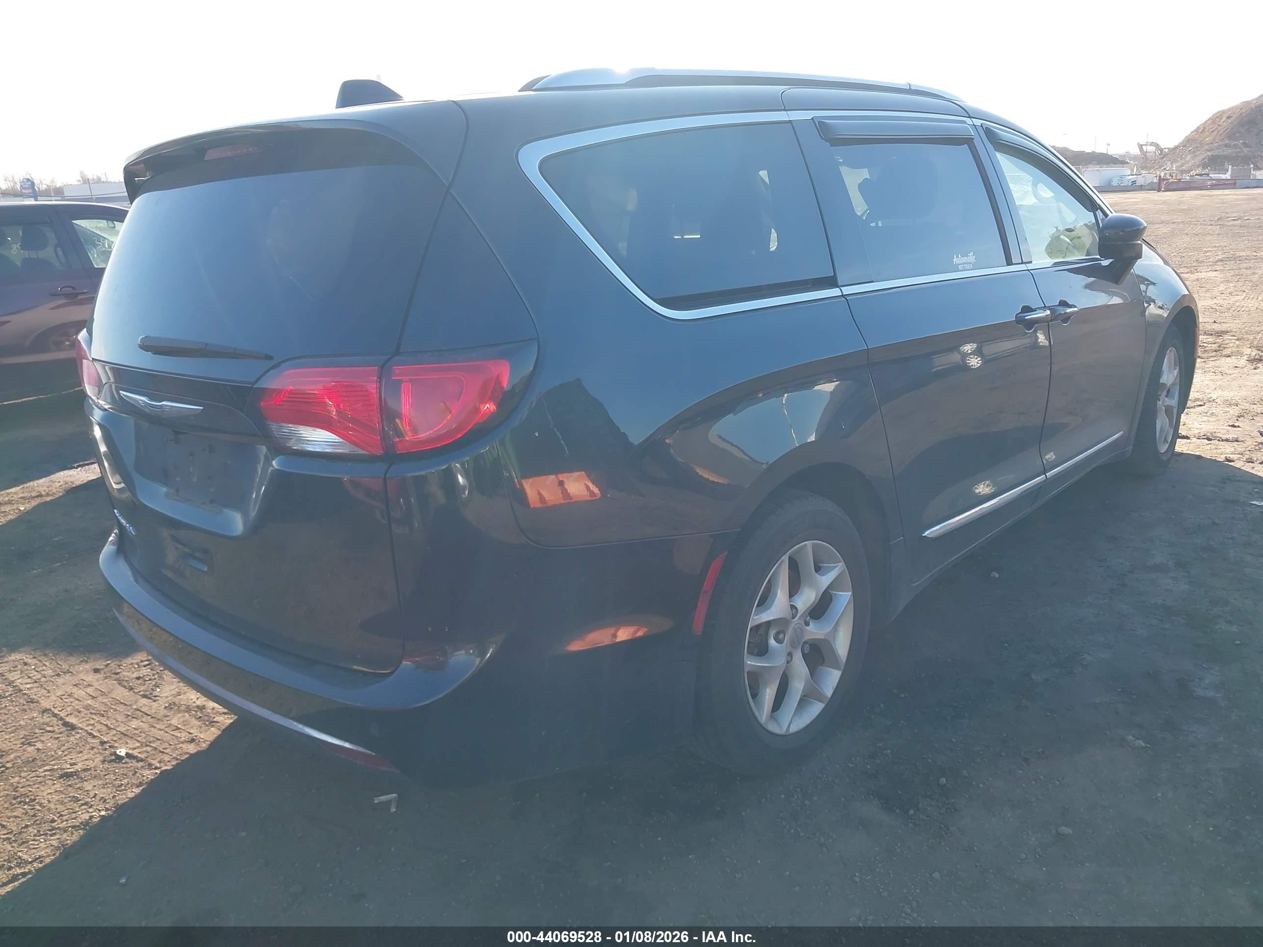 CHRYSLER PACIFICA image 4