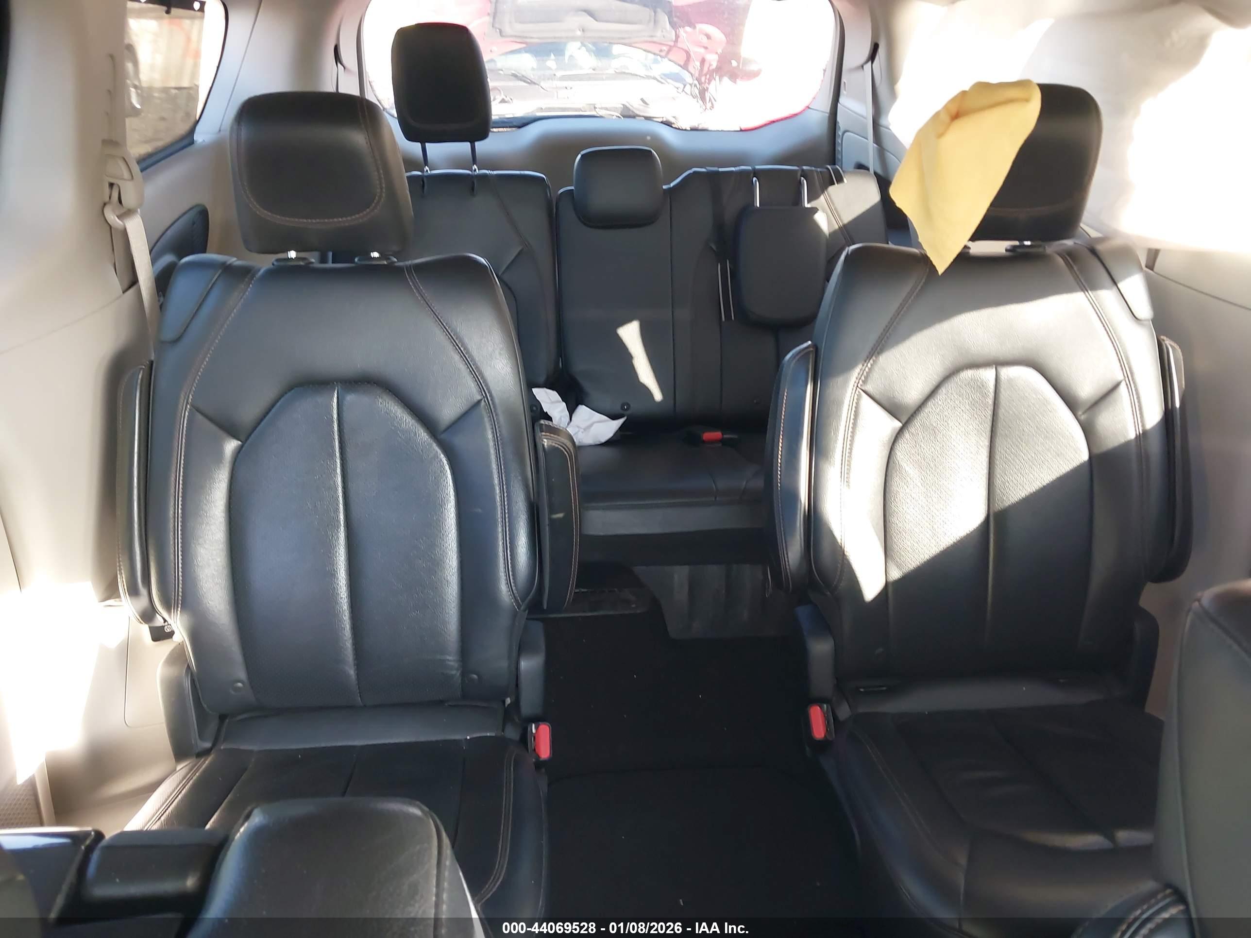 CHRYSLER PACIFICA image 8