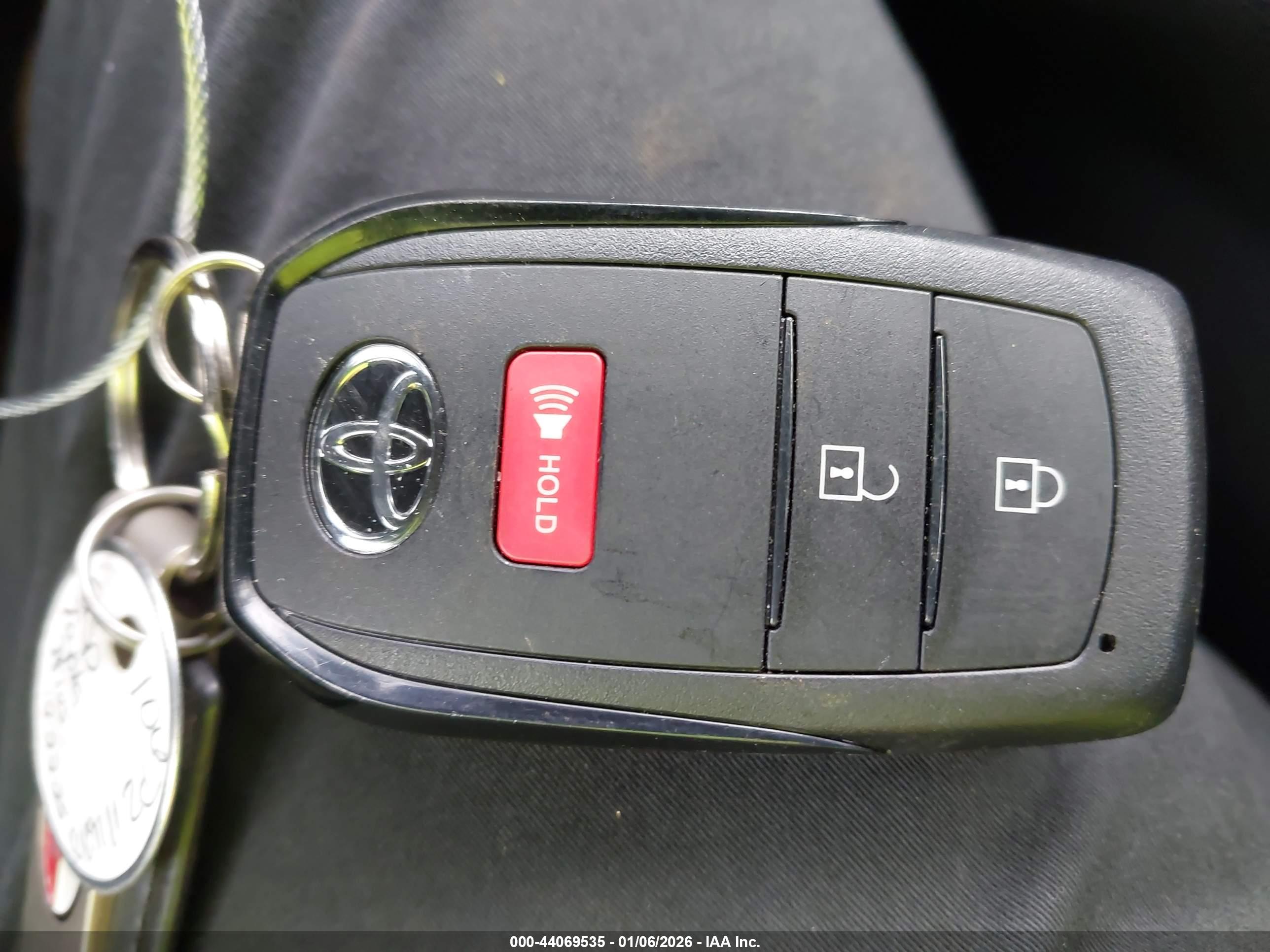 TOYOTA PRIUS image 11
