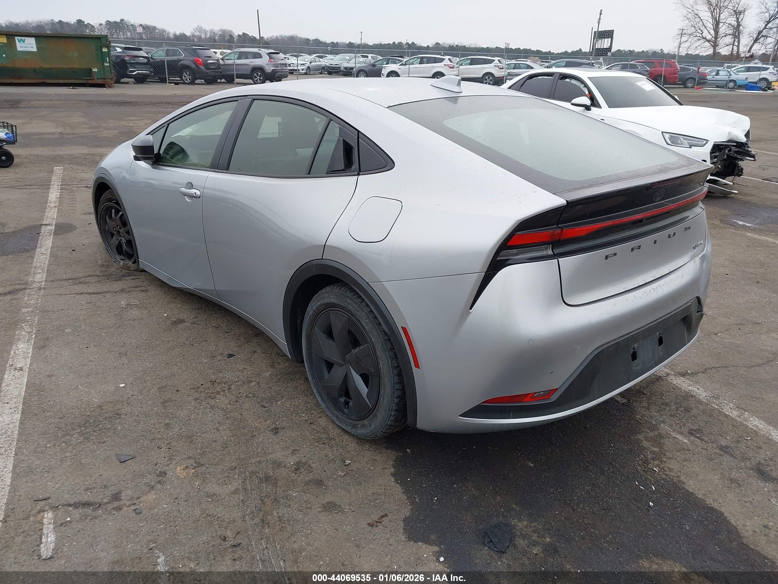 TOYOTA PRIUS image 3