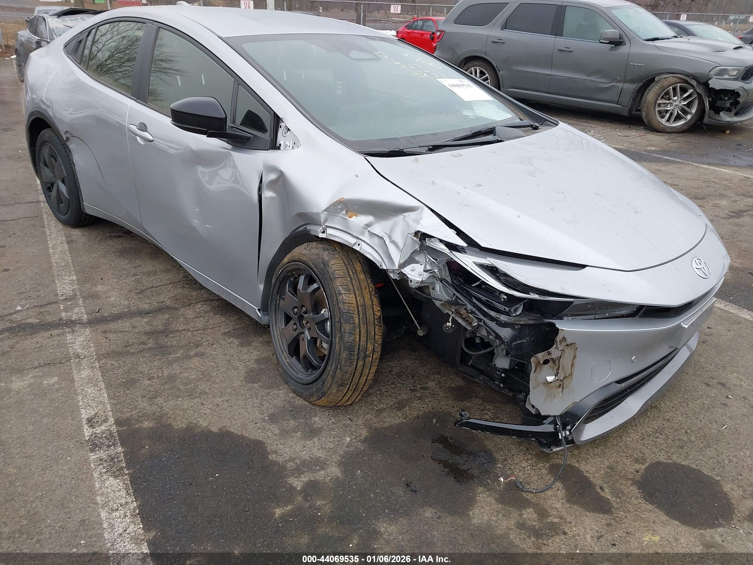 TOYOTA PRIUS image 6
