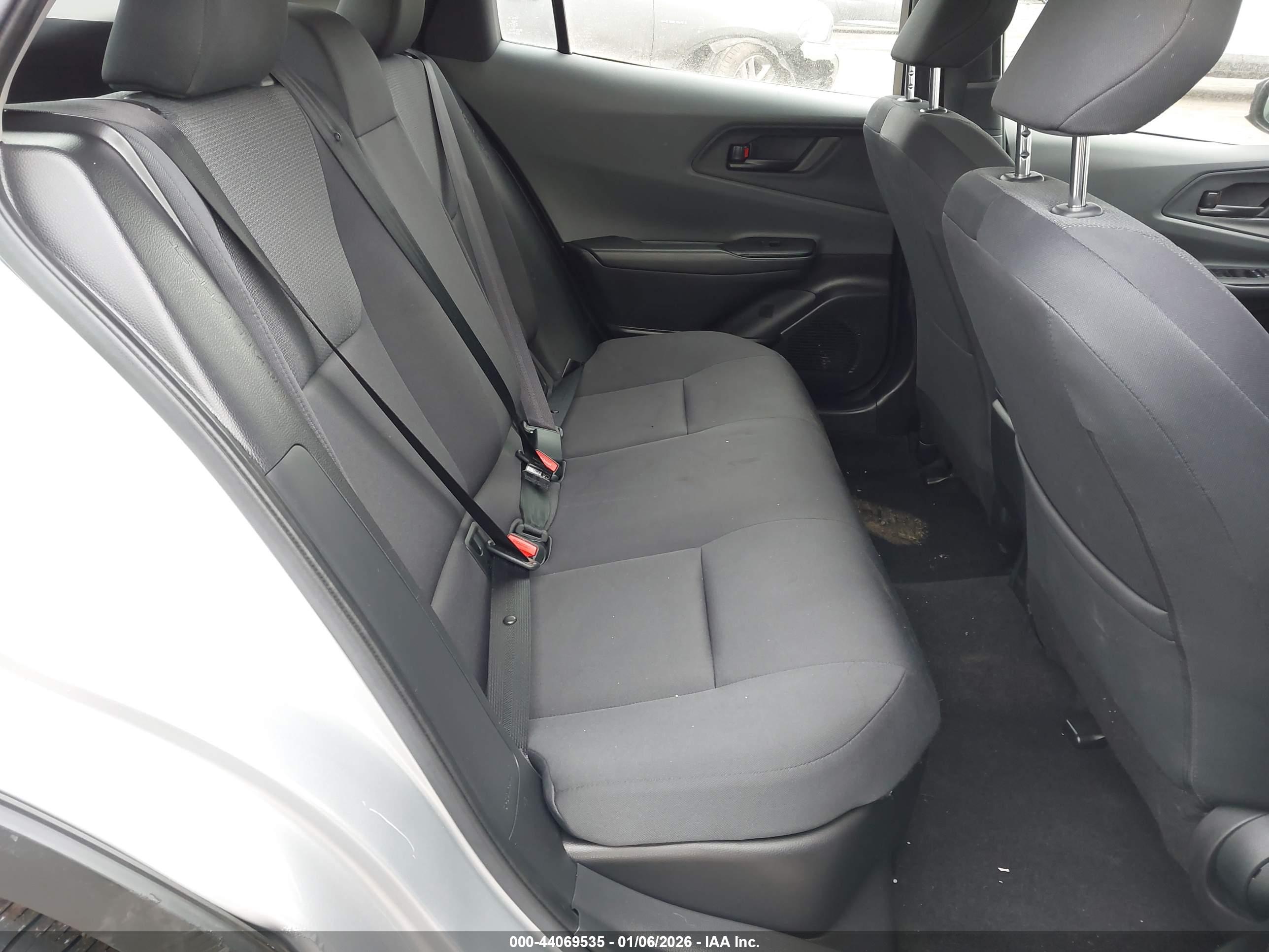 TOYOTA PRIUS image 8