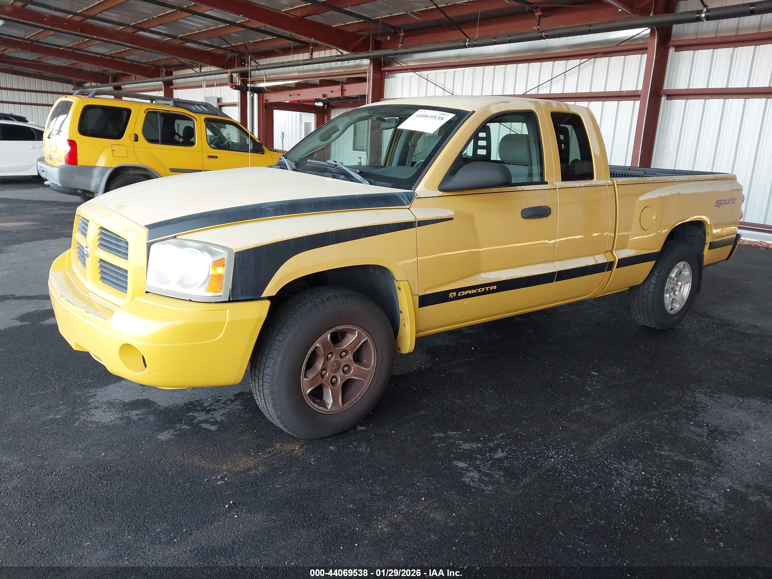 DODGE DAKOTA image 2