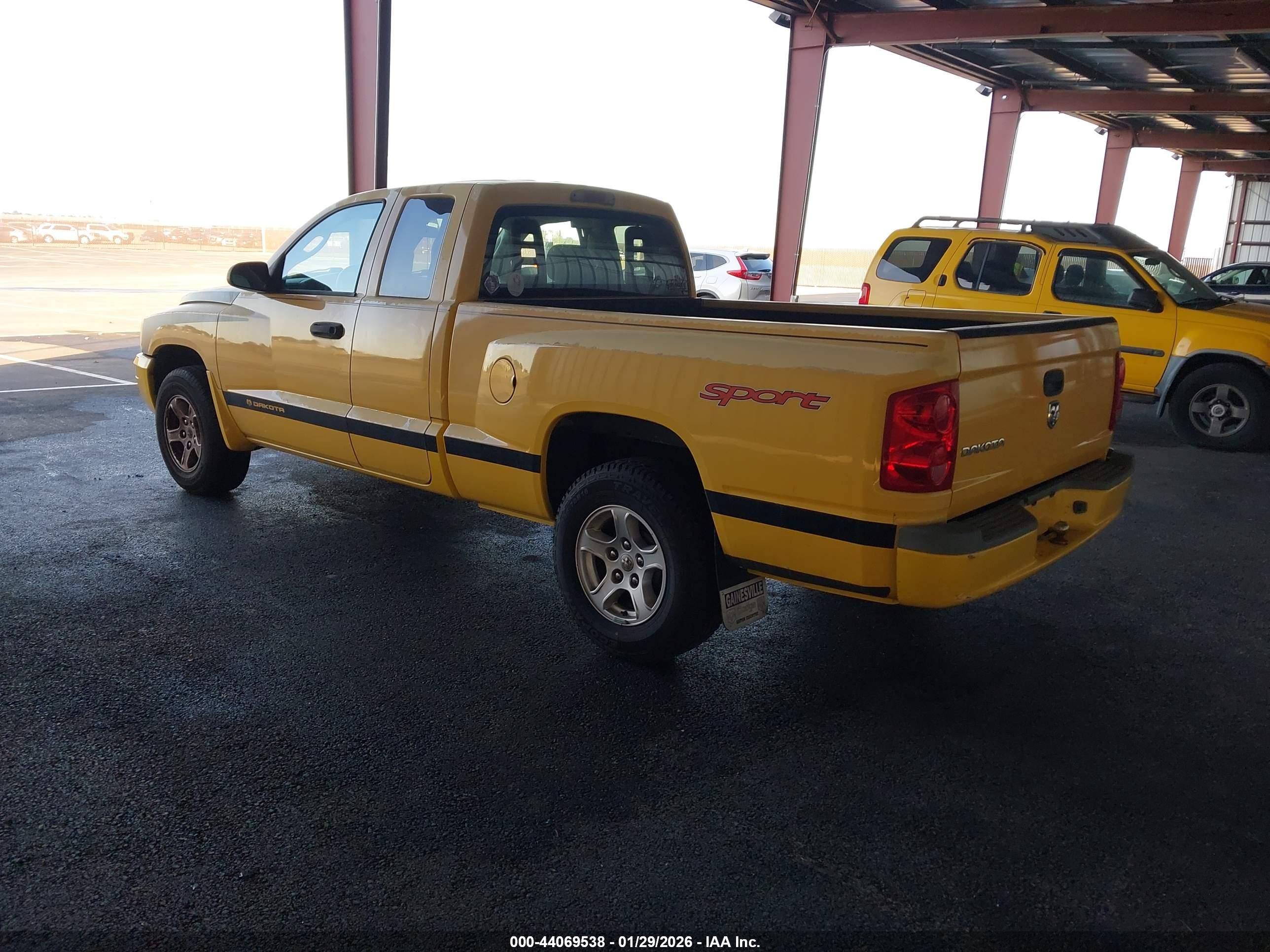 DODGE DAKOTA image 3