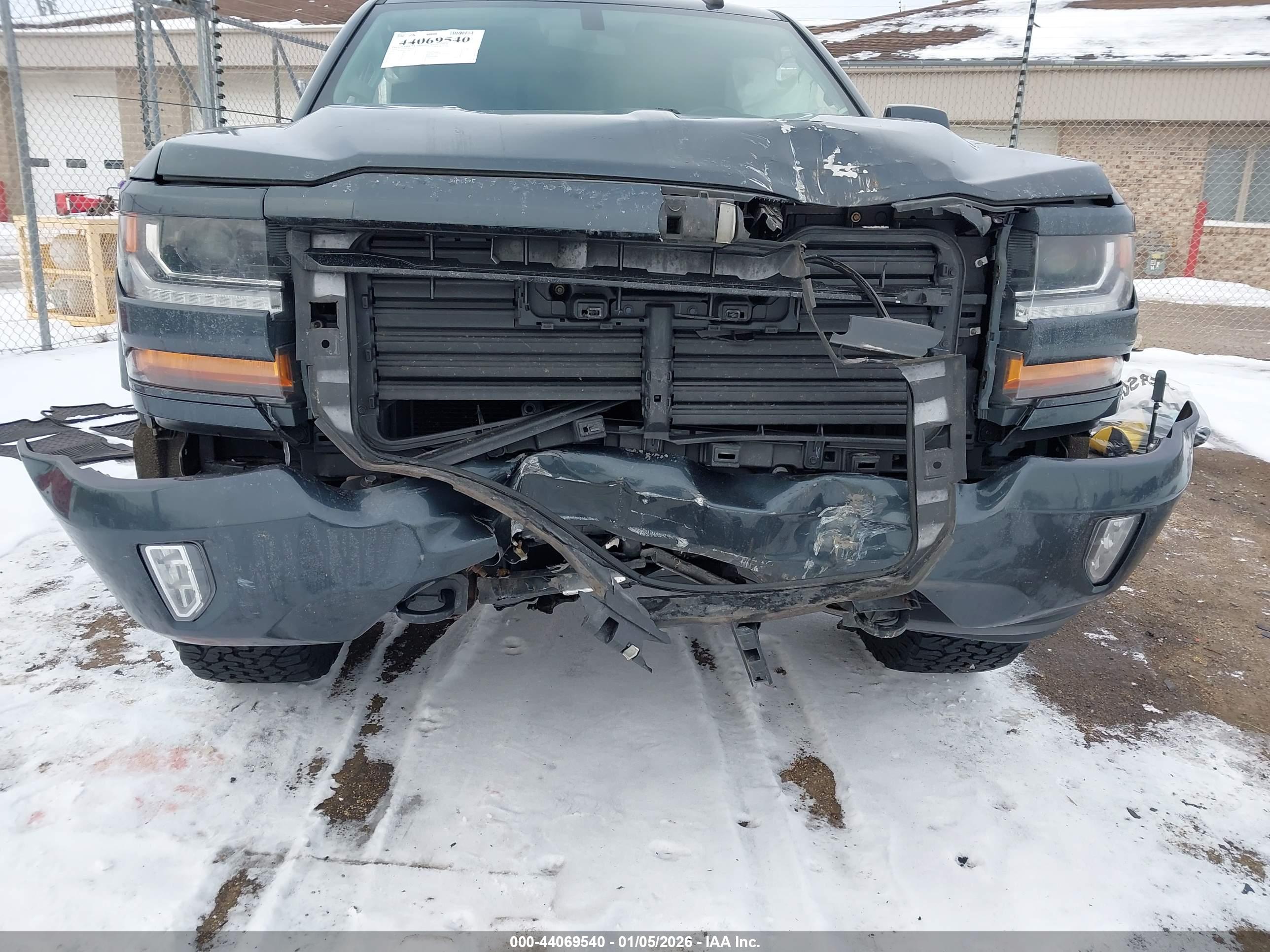 CHEVROLET SILVERADO image 6