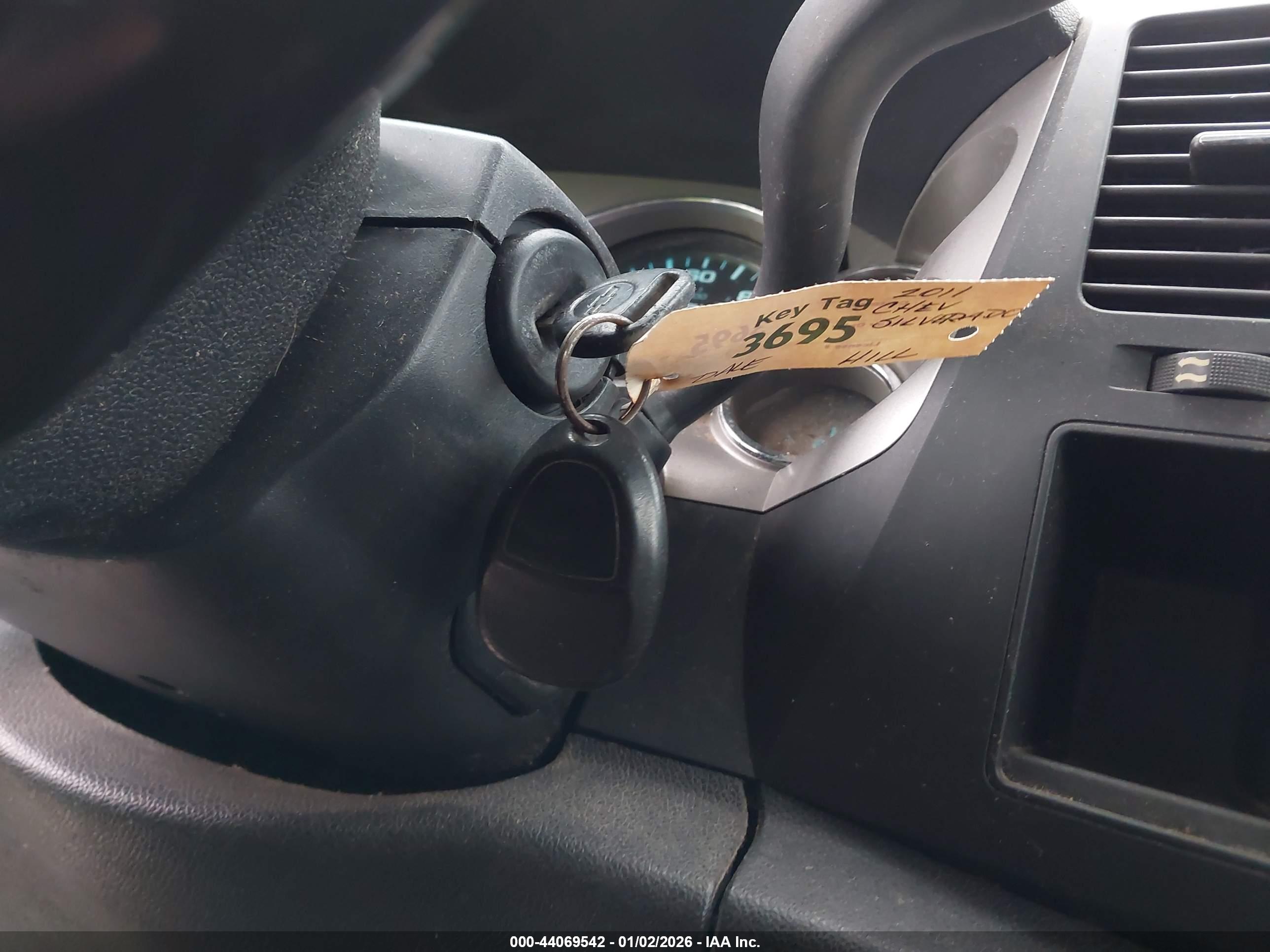 CHEVROLET SILVERADO image 11