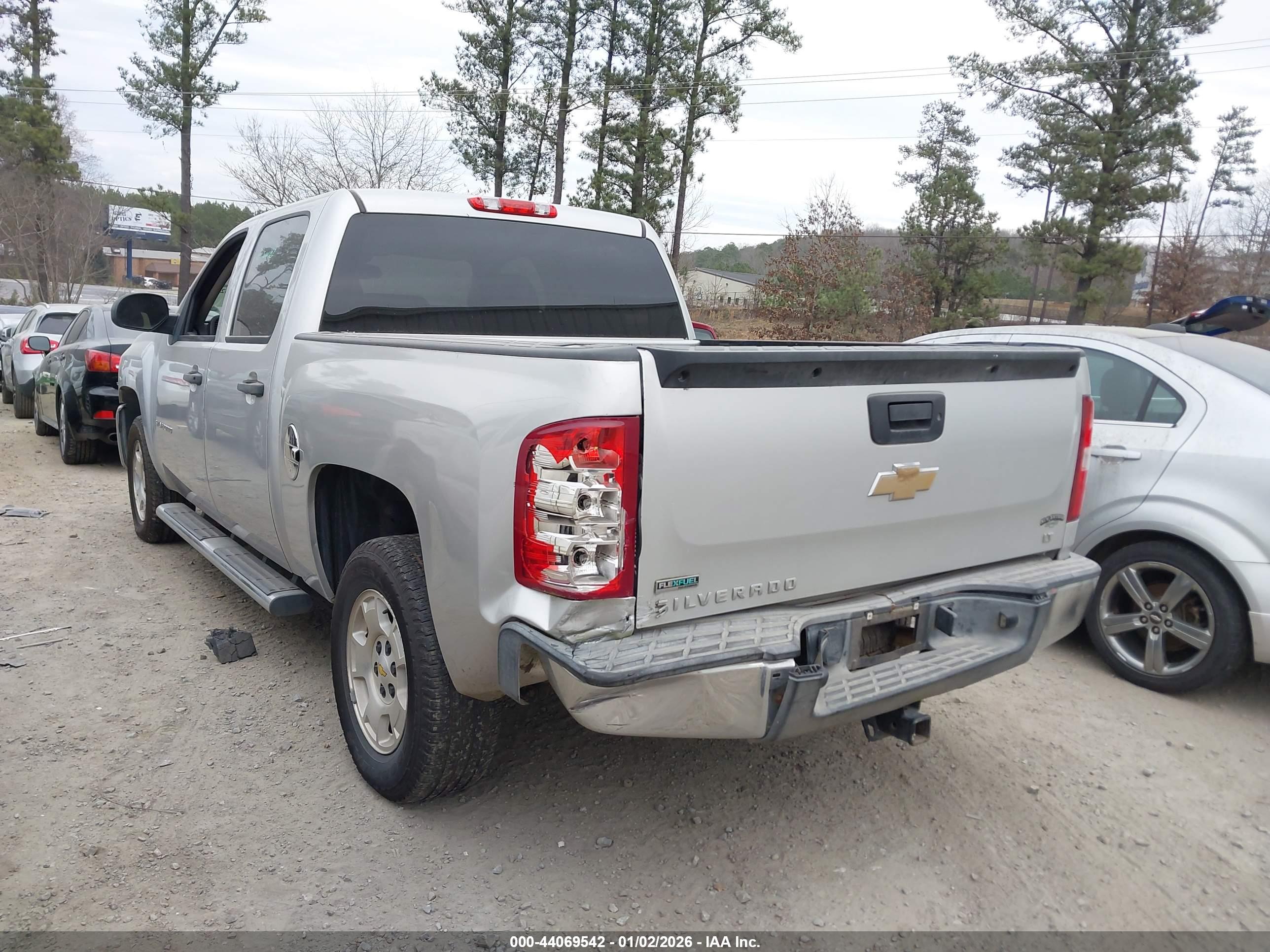 CHEVROLET SILVERADO image 3