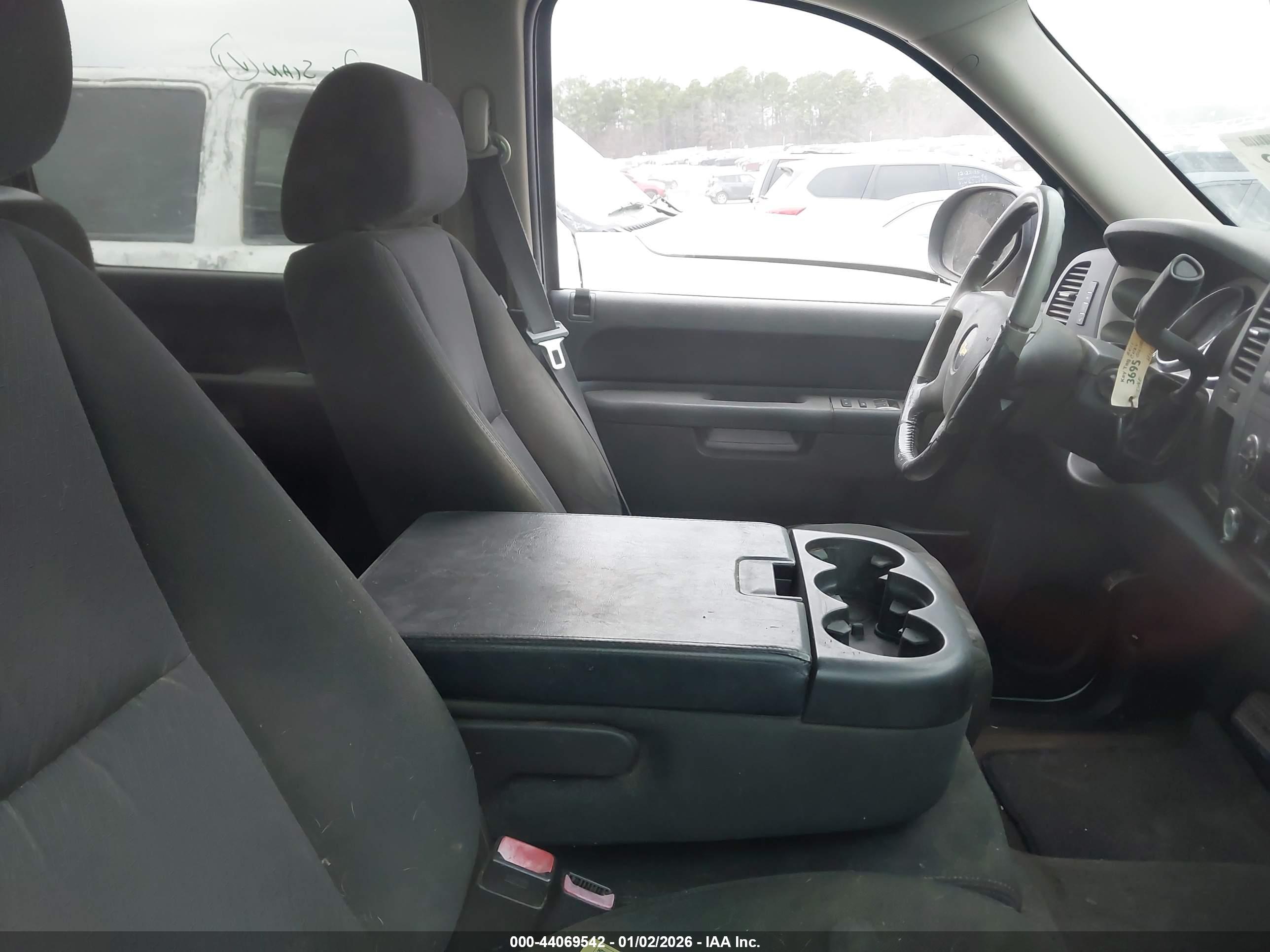 CHEVROLET SILVERADO image 5