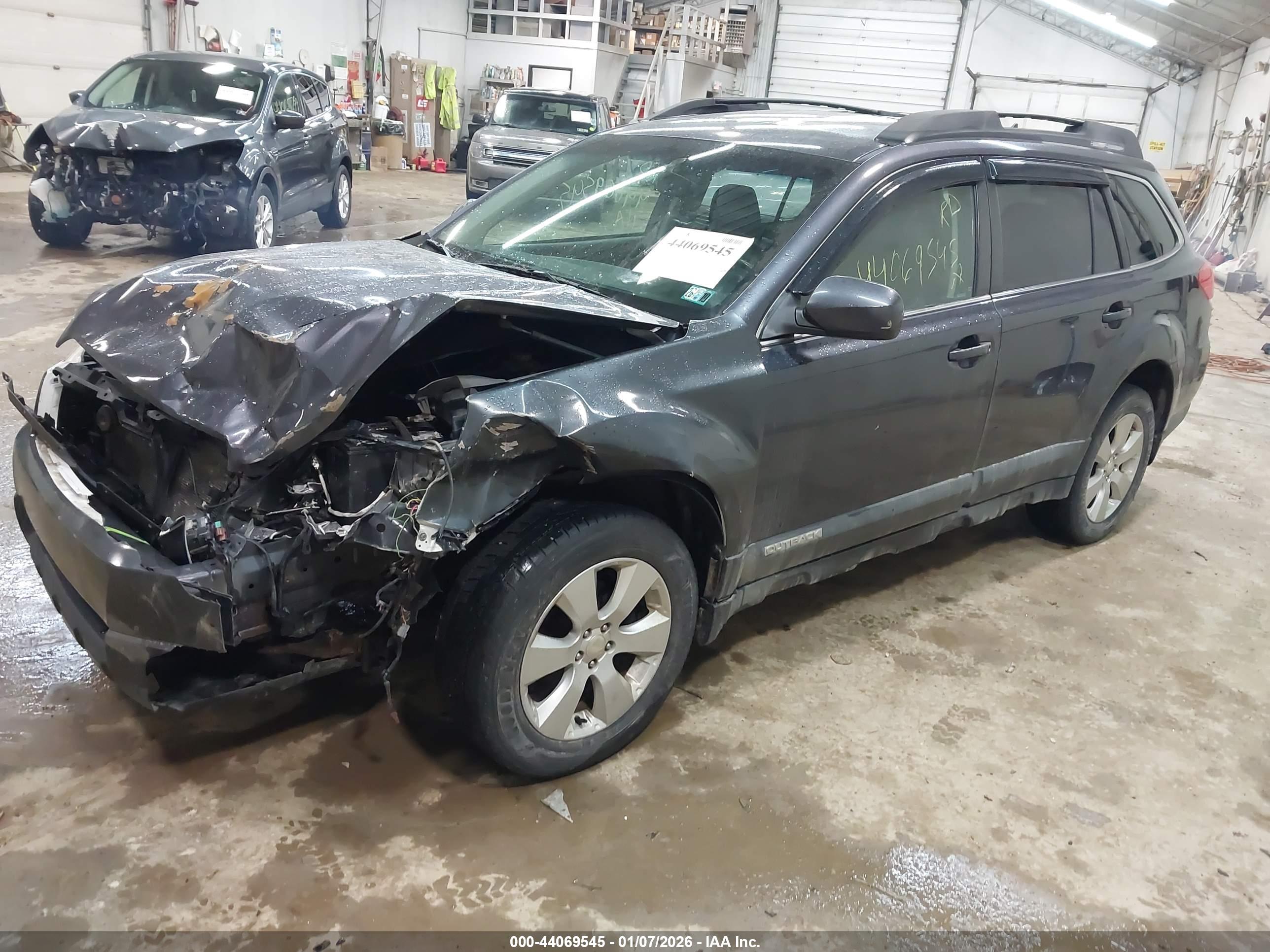 SUBARU OUTBACK image 2