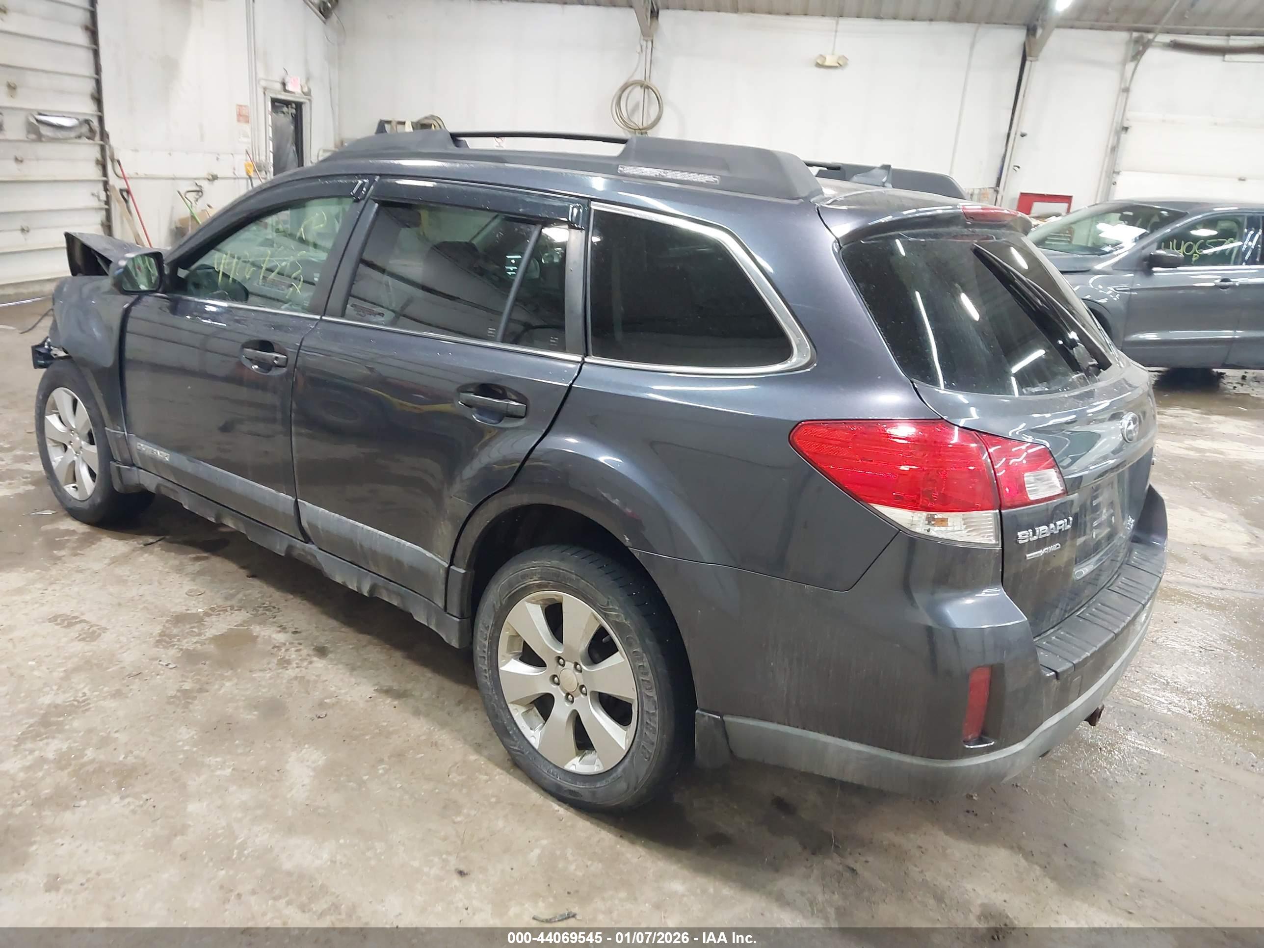 SUBARU OUTBACK image 3