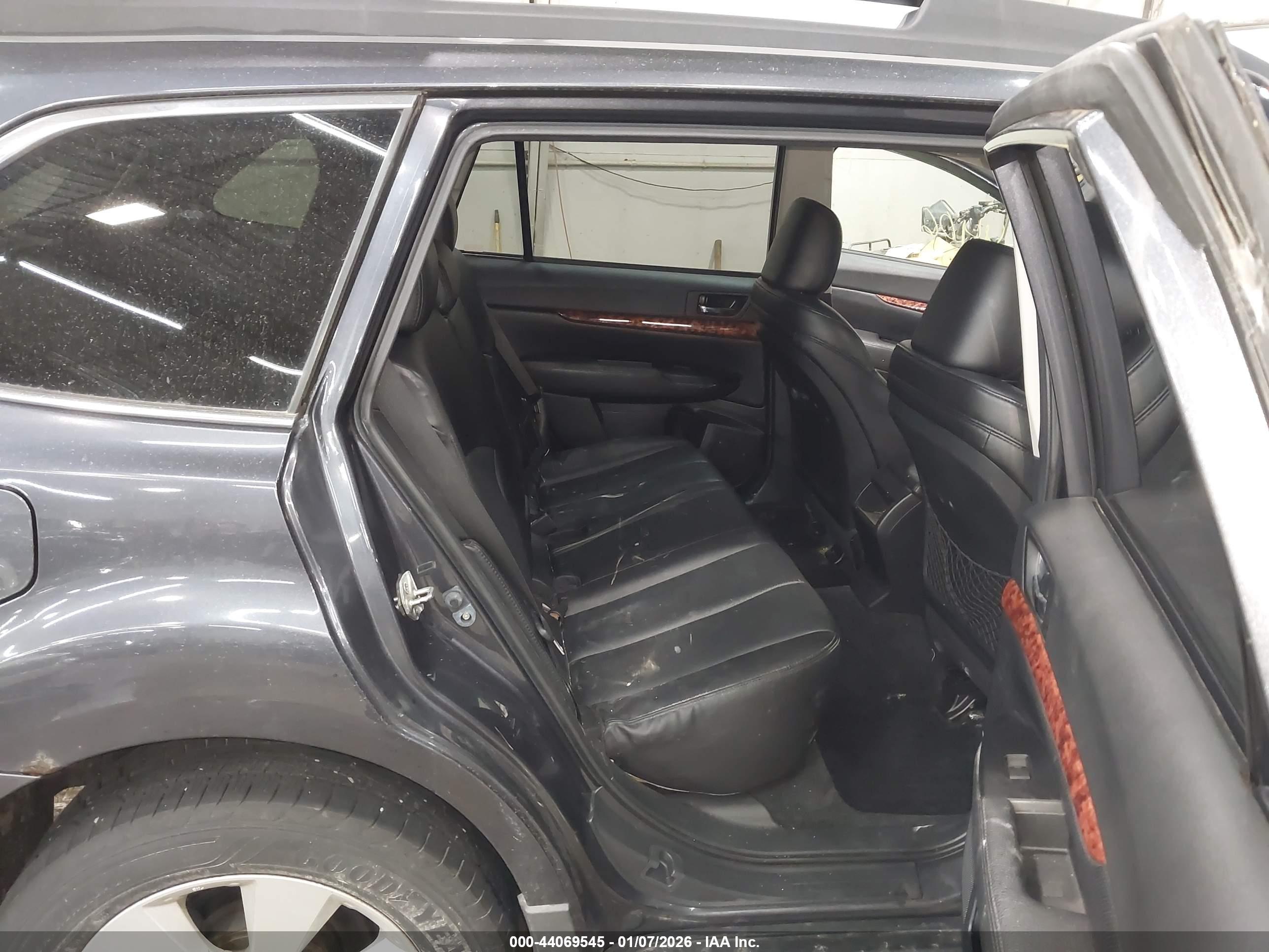 SUBARU OUTBACK image 8
