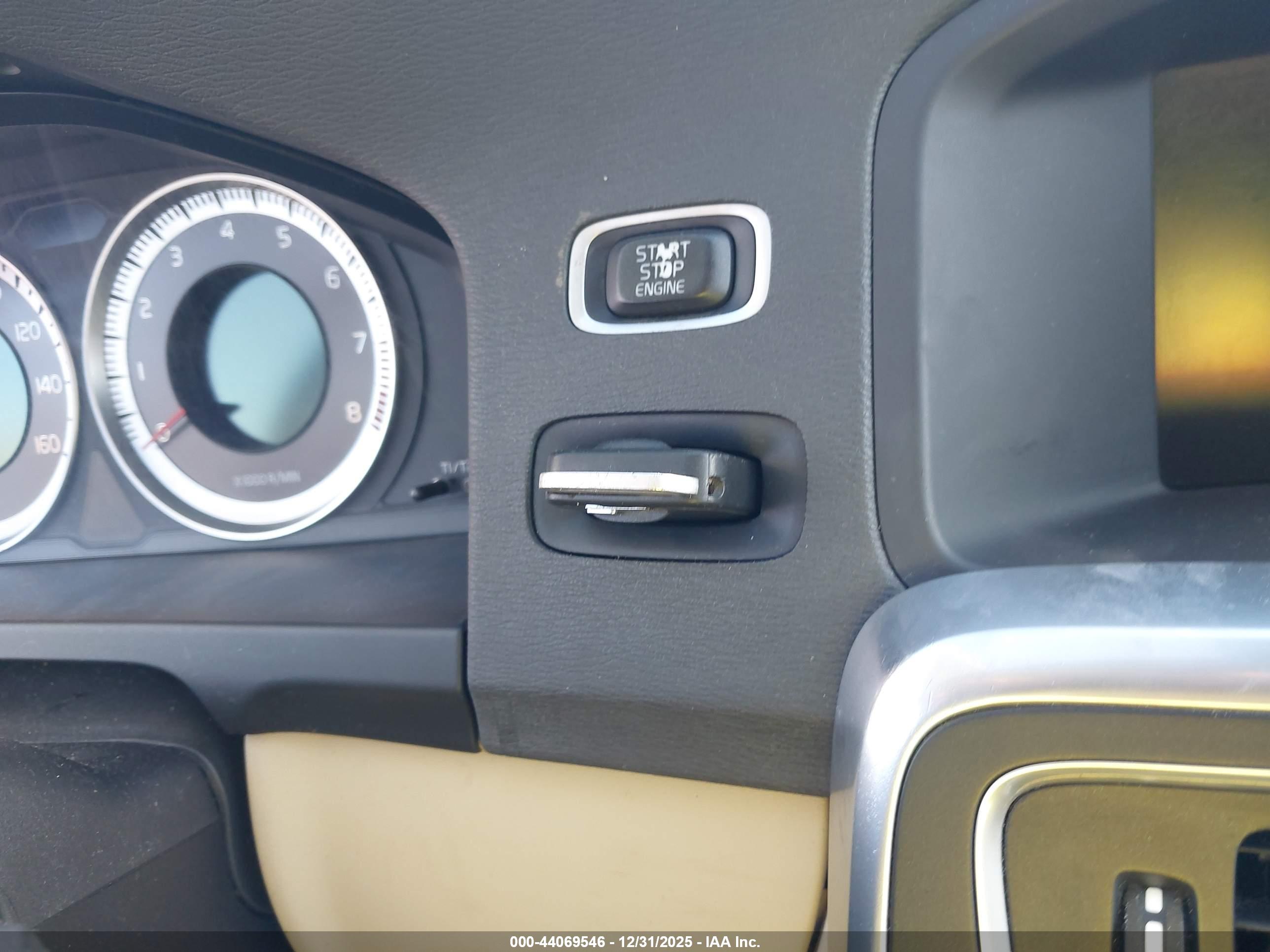 VOLVO S60 image 11