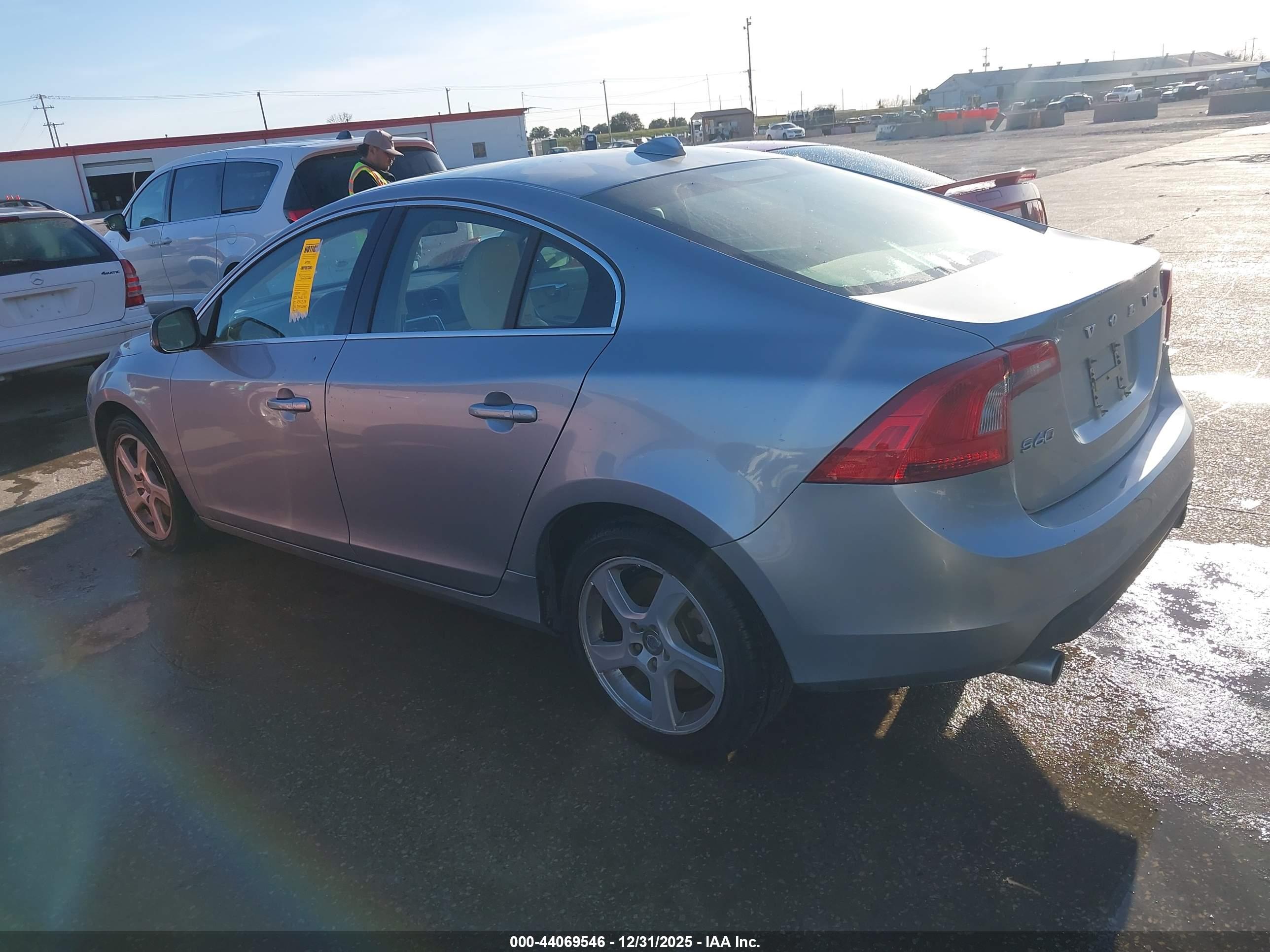 VOLVO S60 image 3