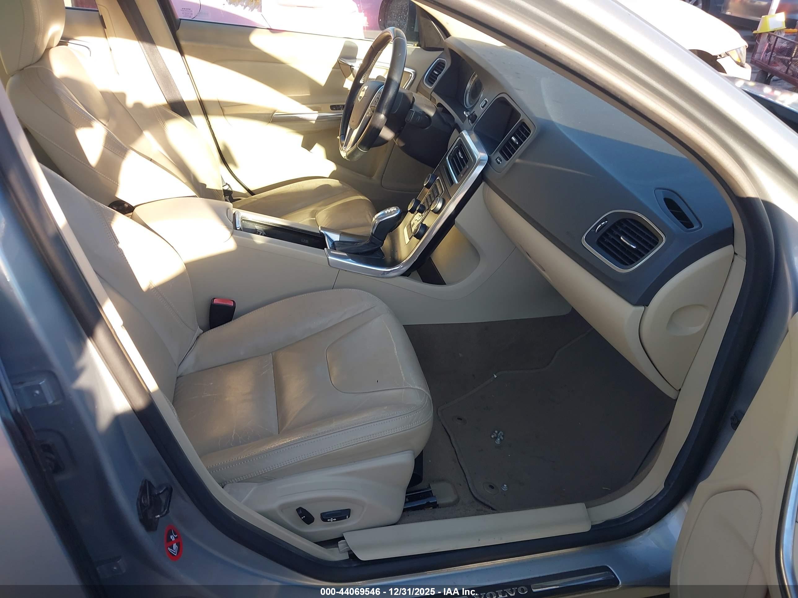 VOLVO S60 image 5
