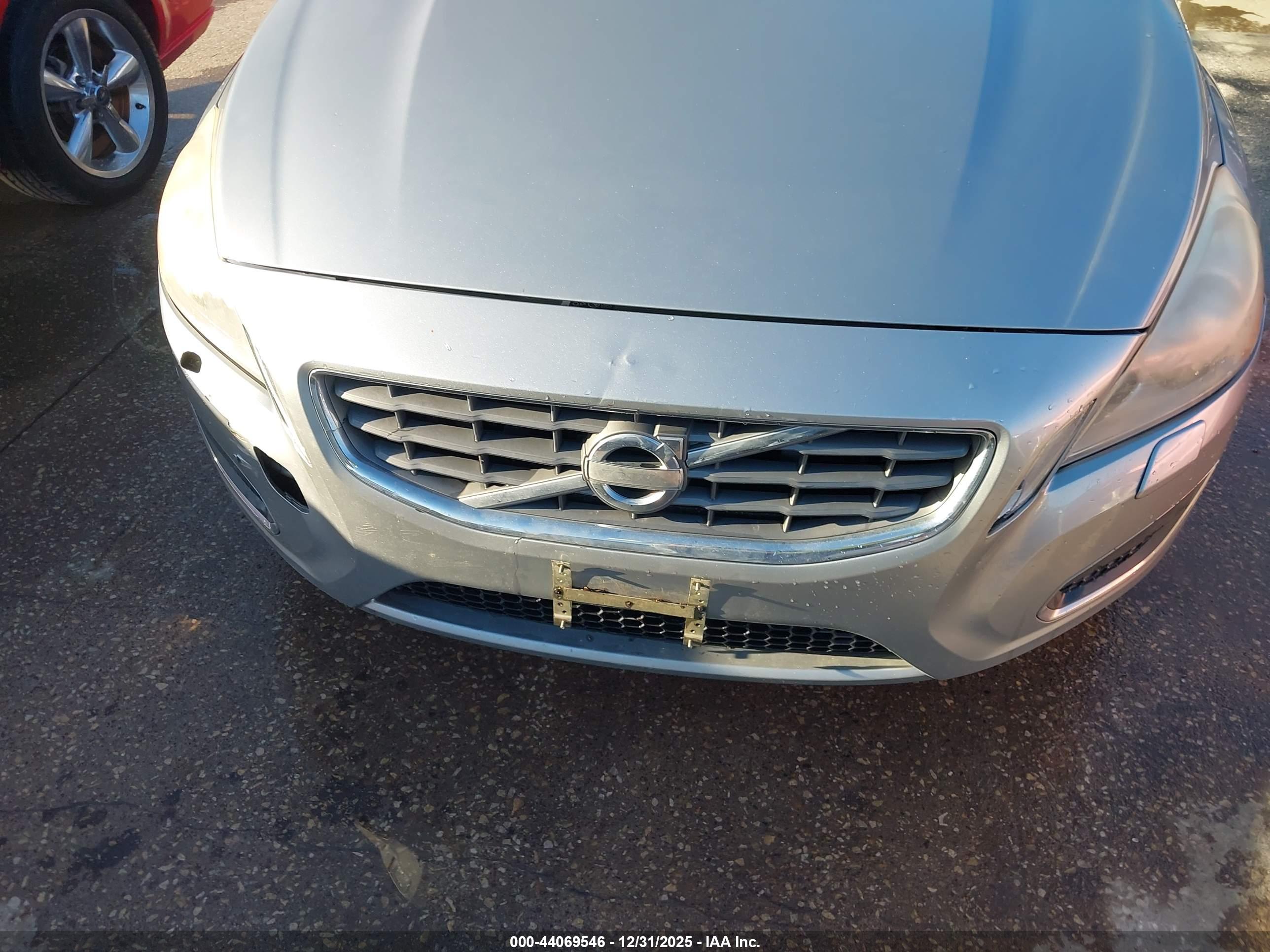 VOLVO S60 image 6