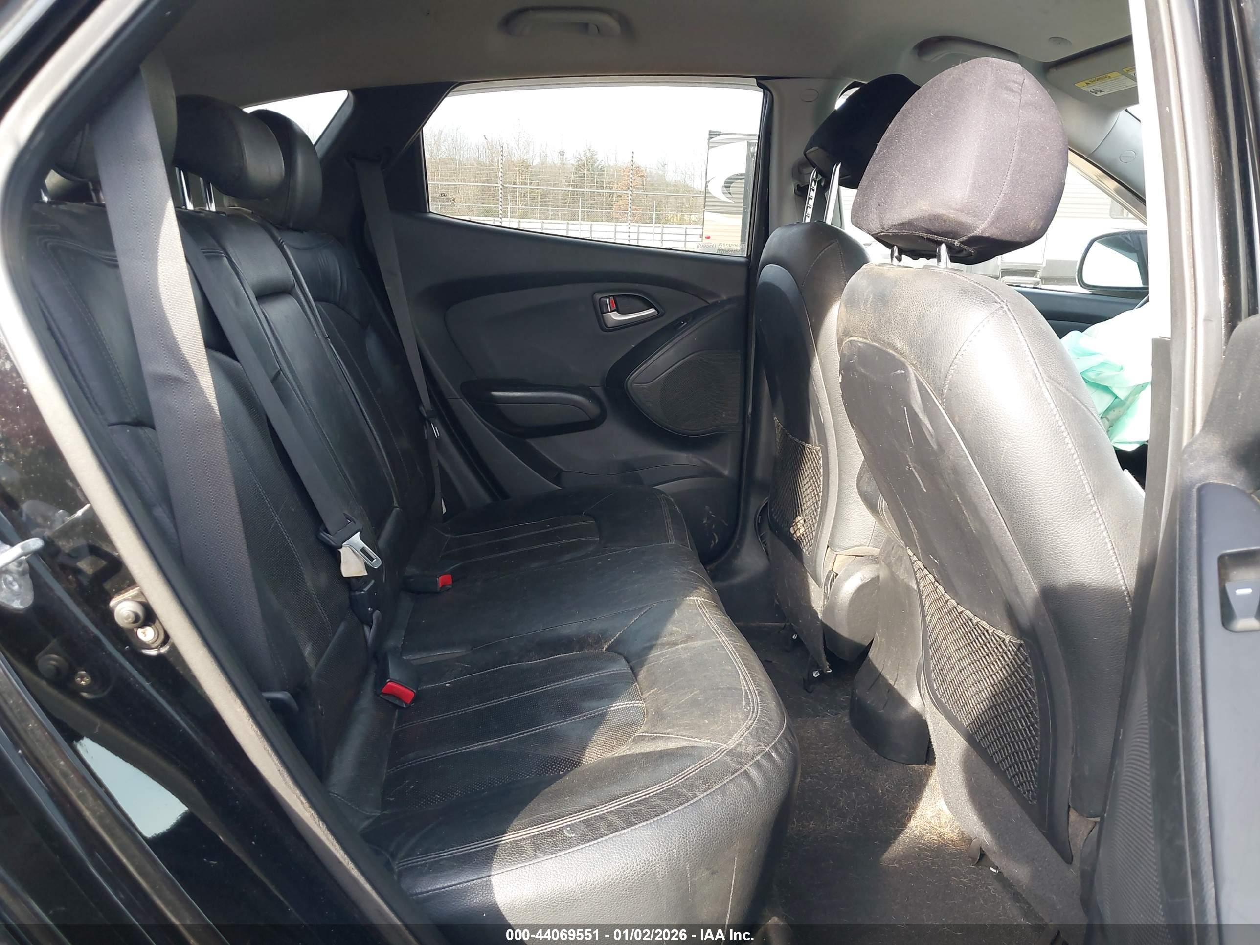 HYUNDAI TUCSON image 8