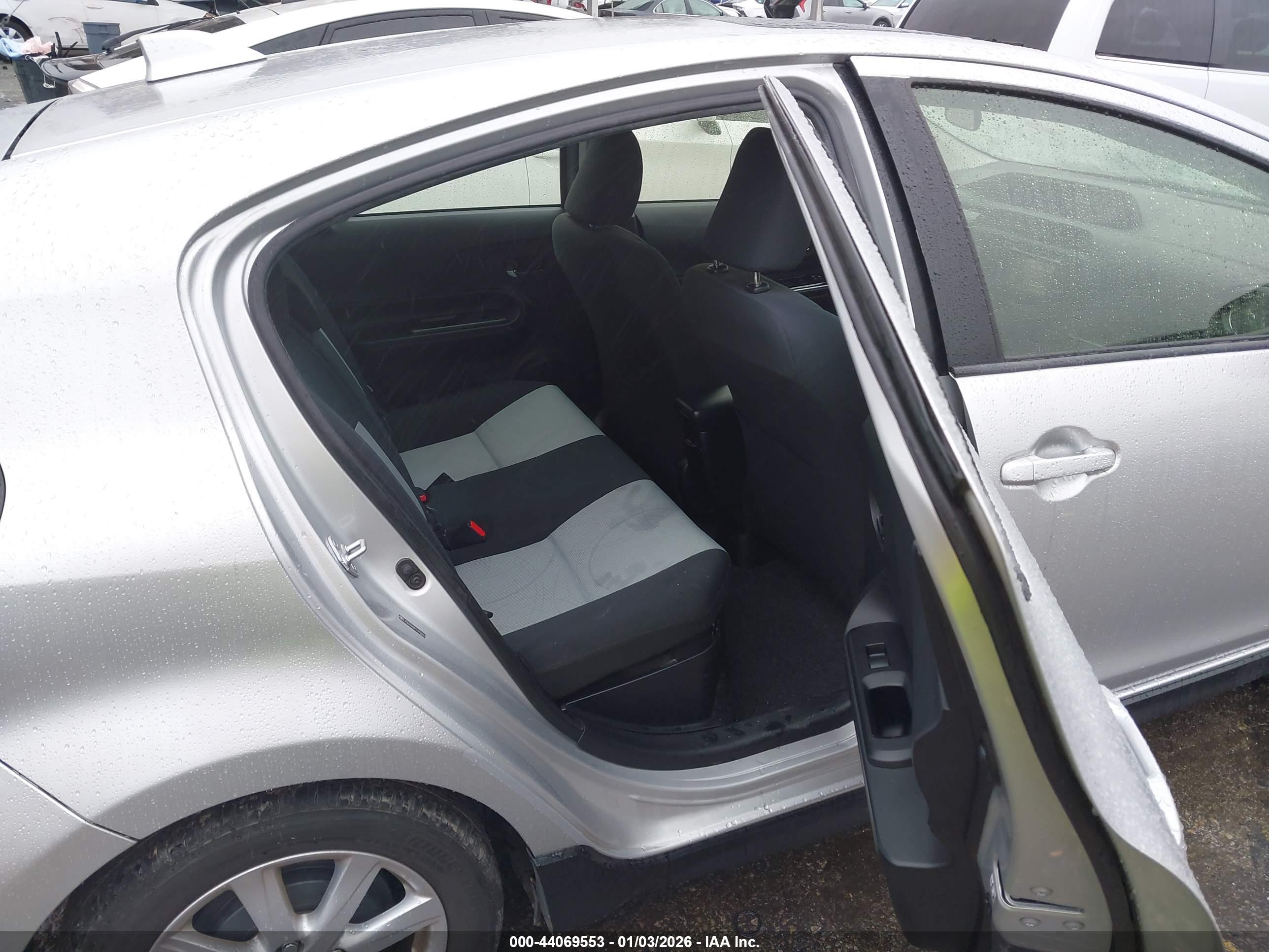 TOYOTA PRIUS image 8