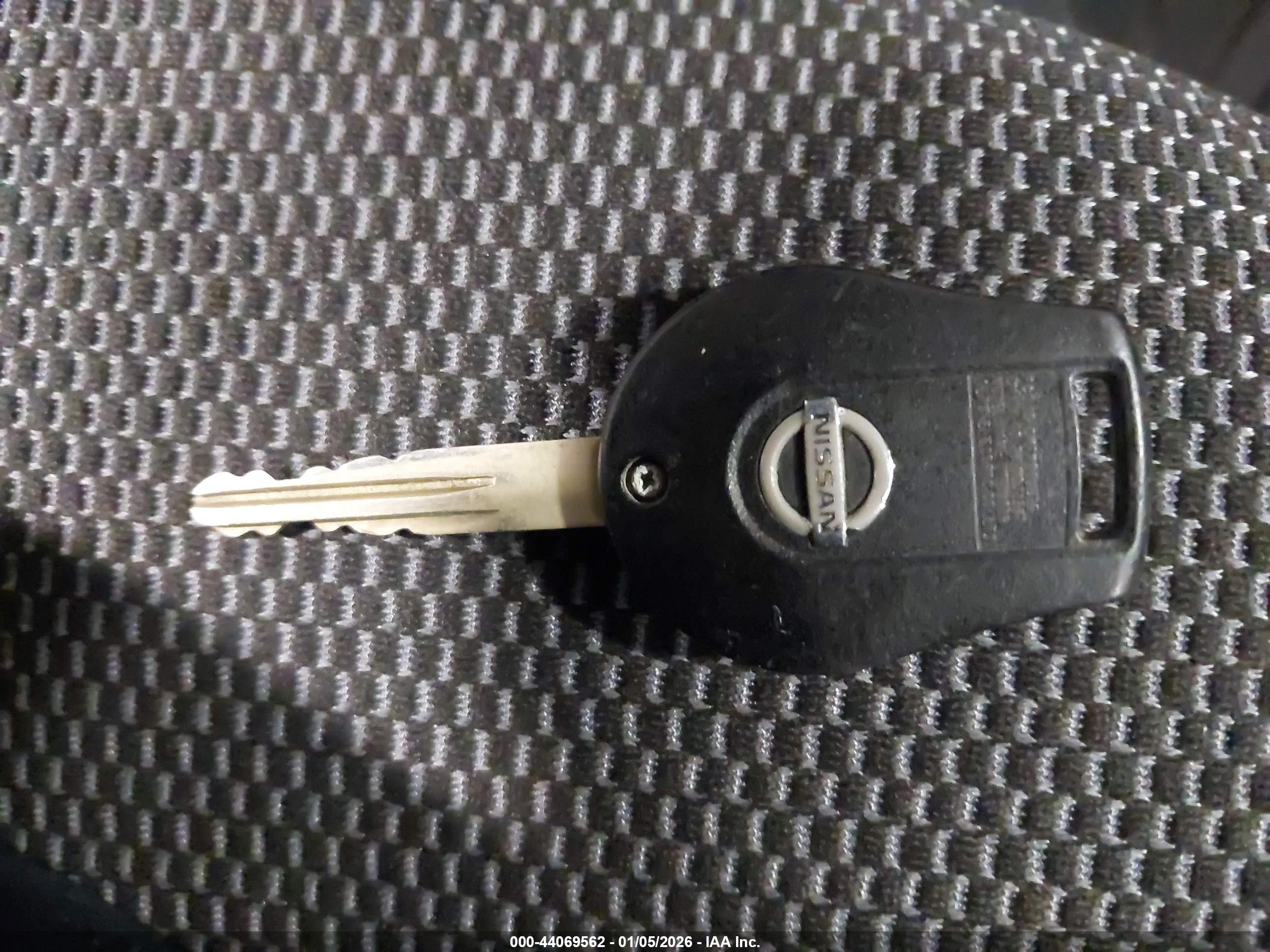 NISSAN VERSA image 11