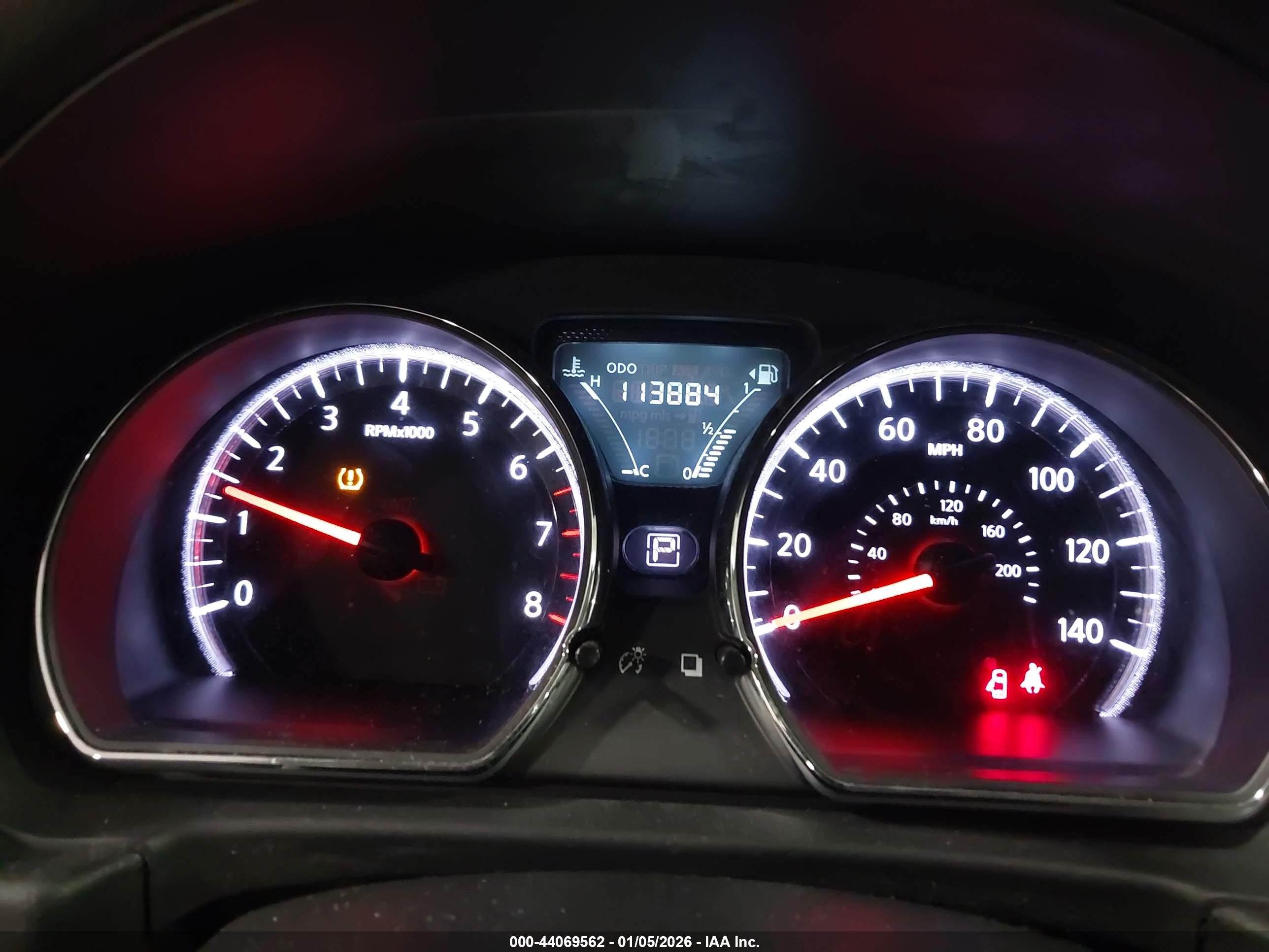 NISSAN VERSA image 7