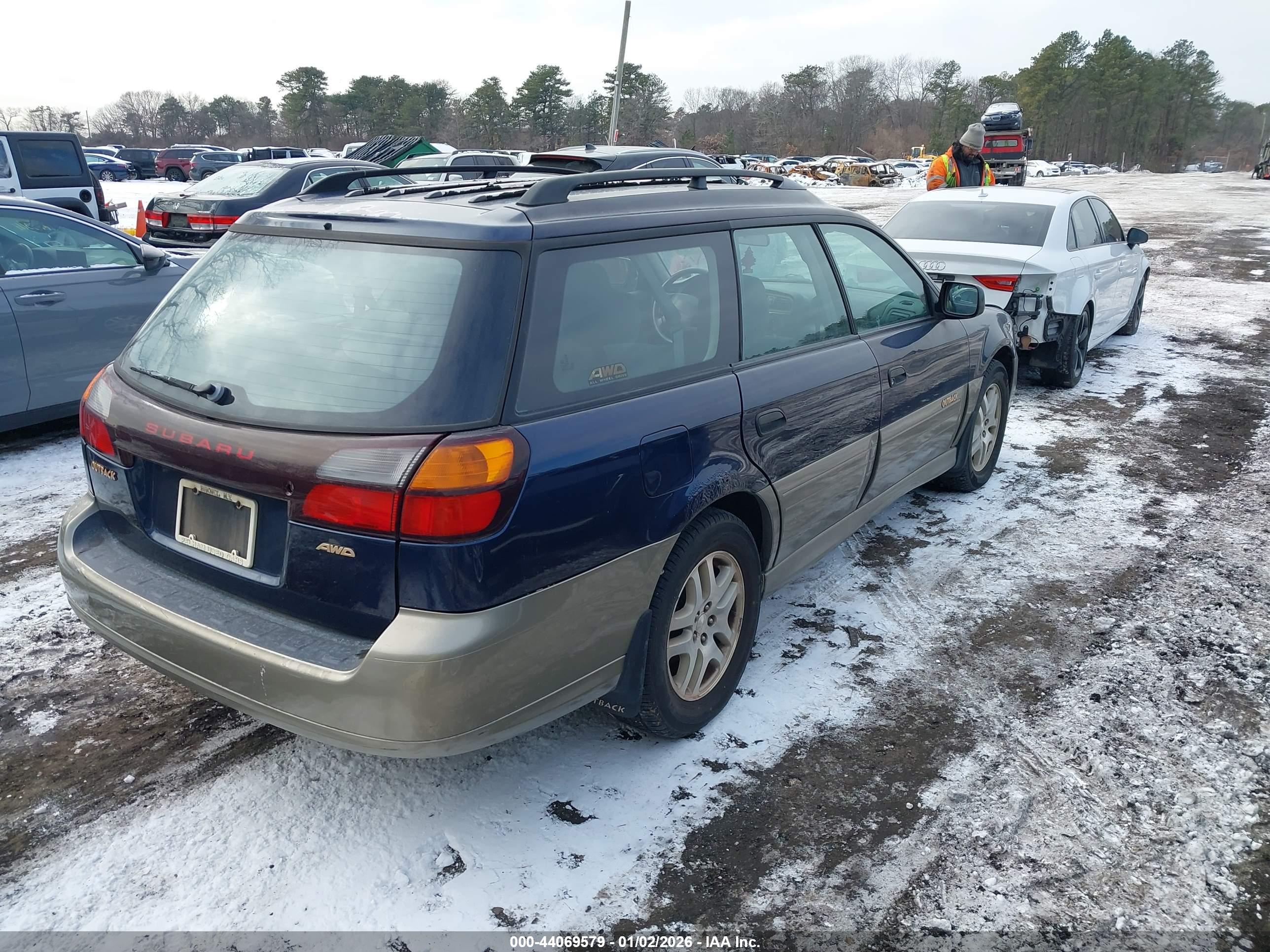 SUBARU OUTBACK image 4