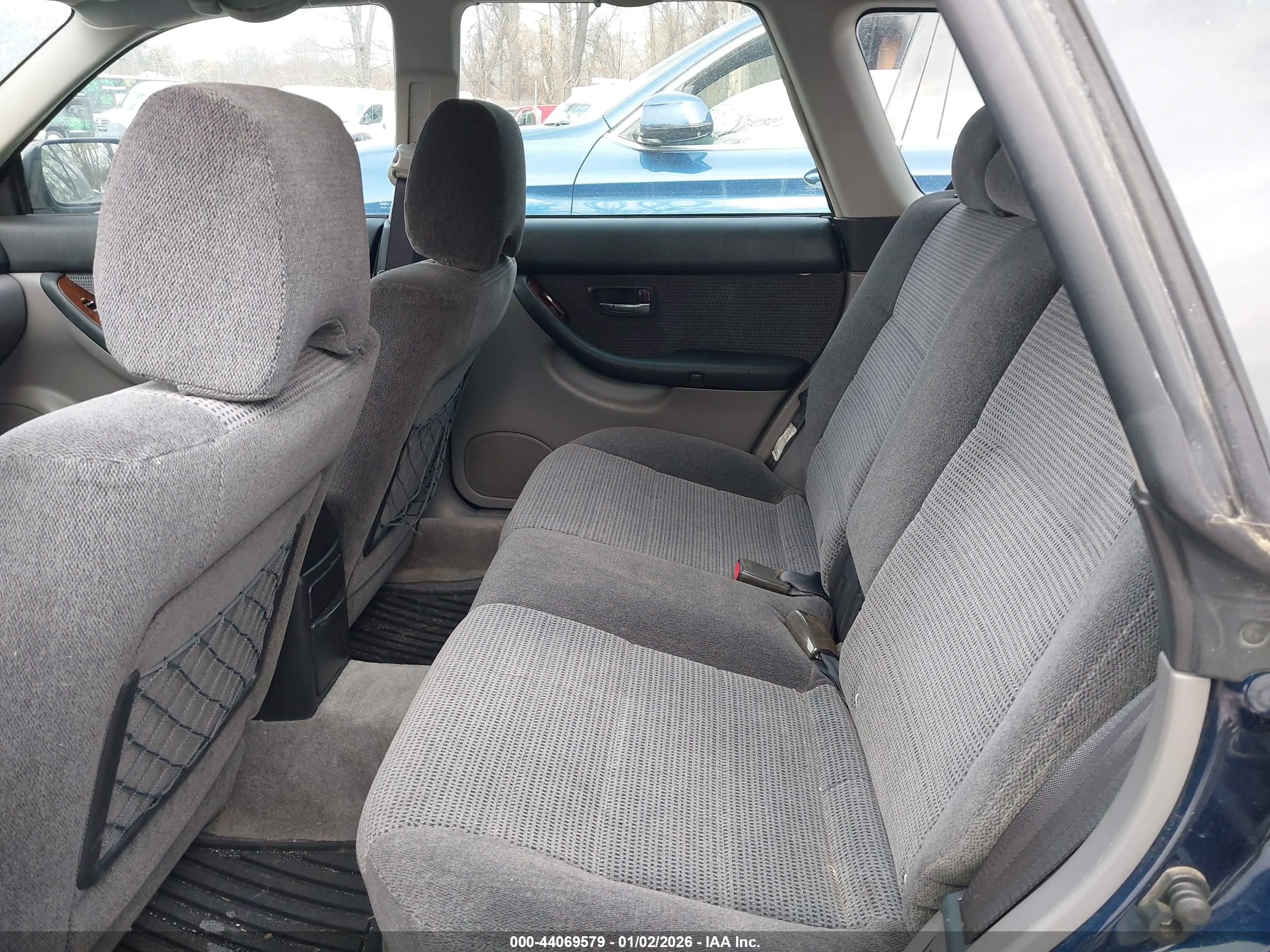 SUBARU OUTBACK image 8