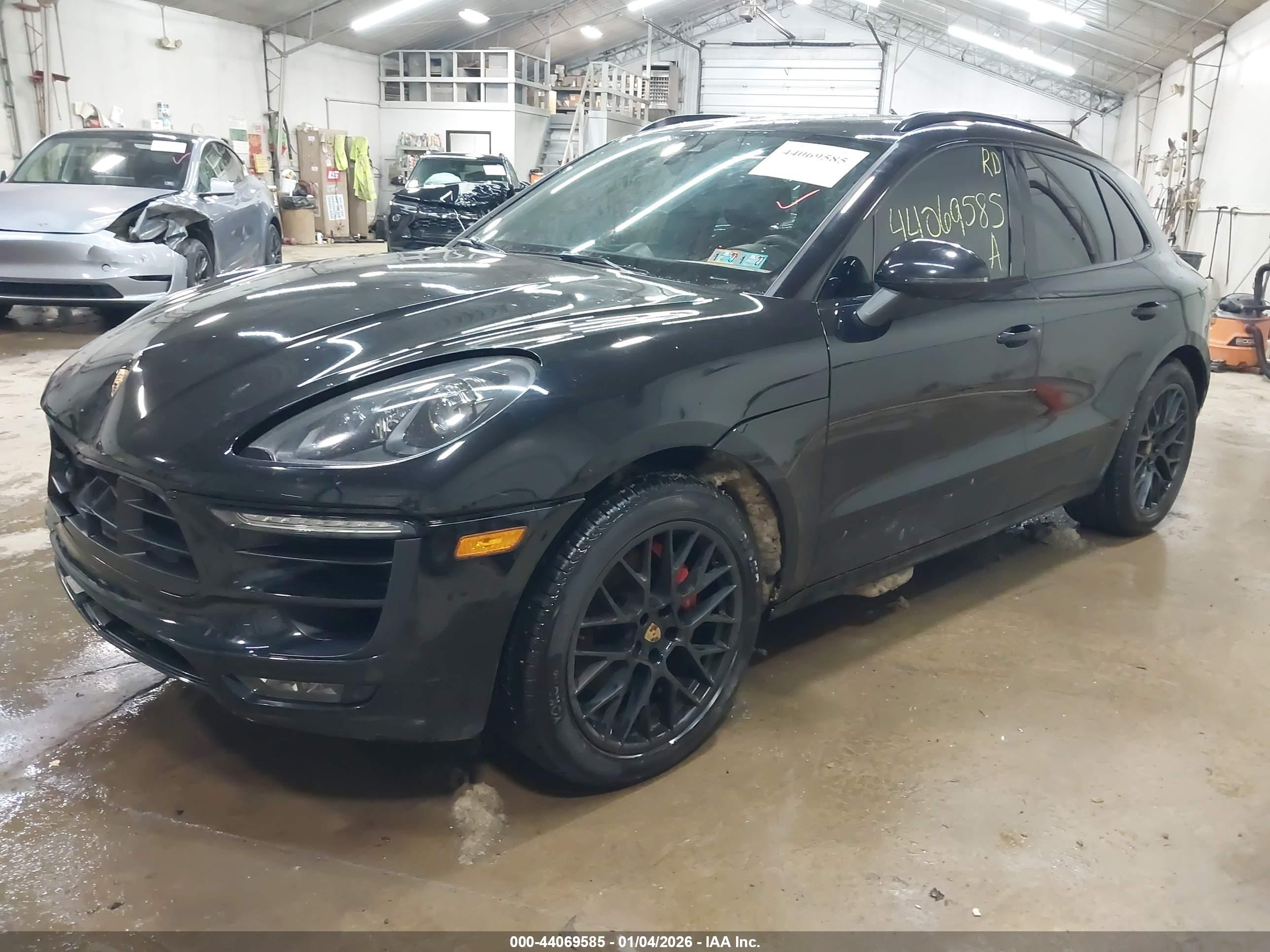 PORSCHE MACAN image 2