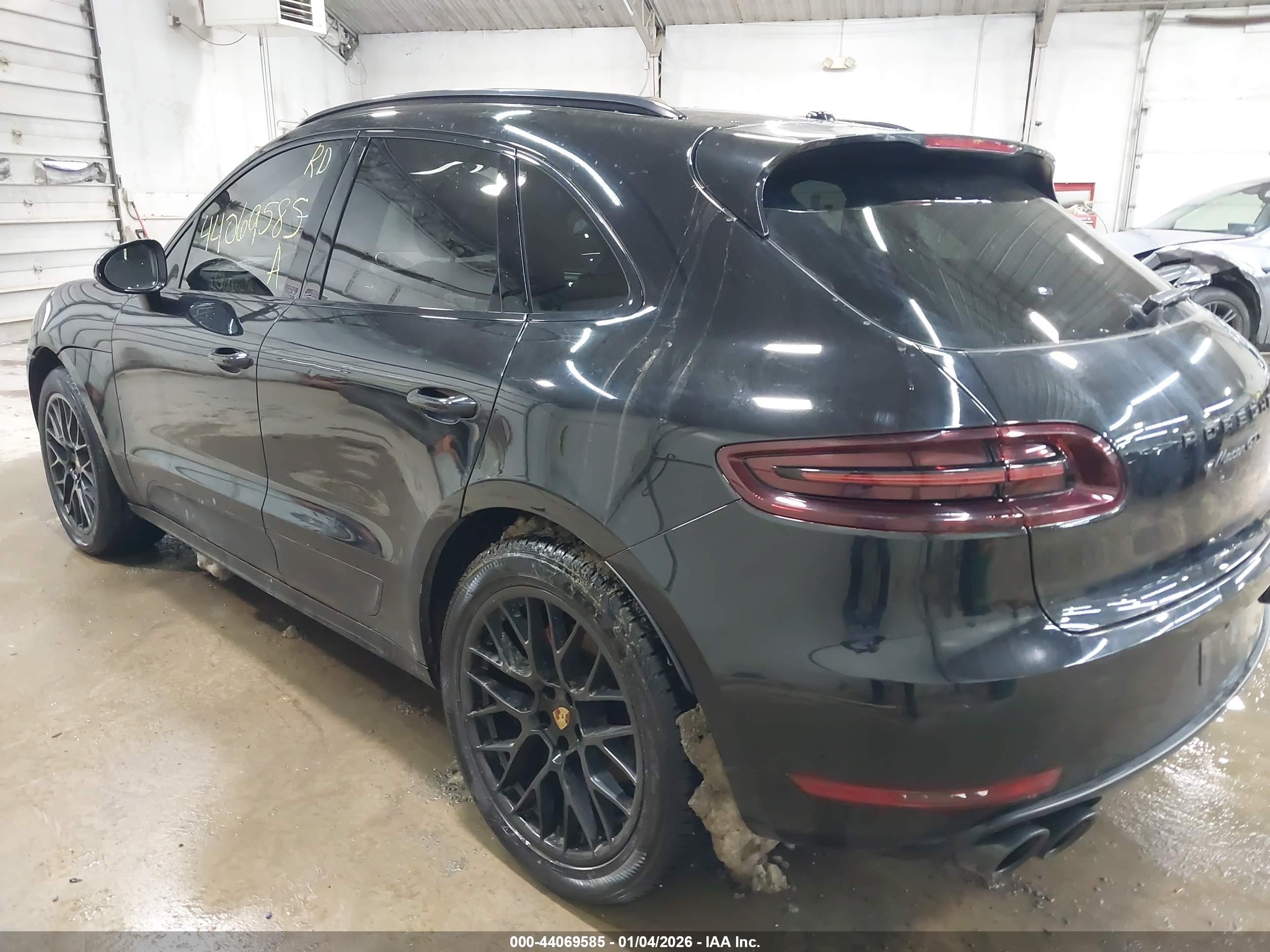 PORSCHE MACAN image 3