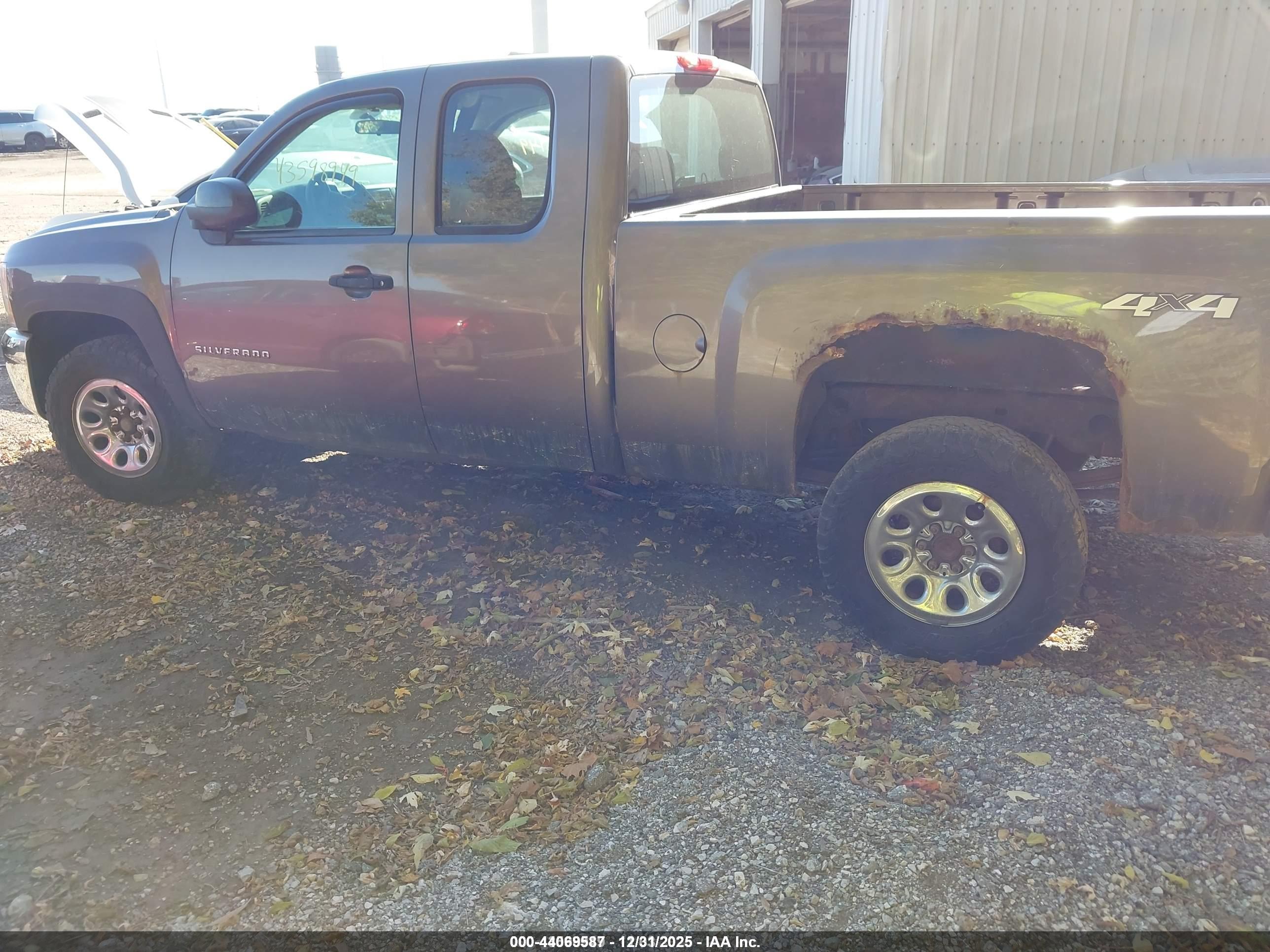 CHEVROLET SILVERADO image 3