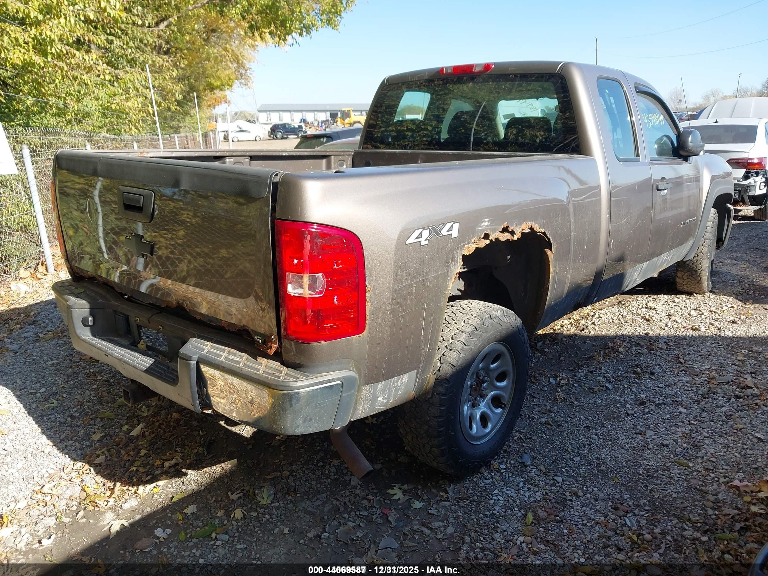 CHEVROLET SILVERADO image 4