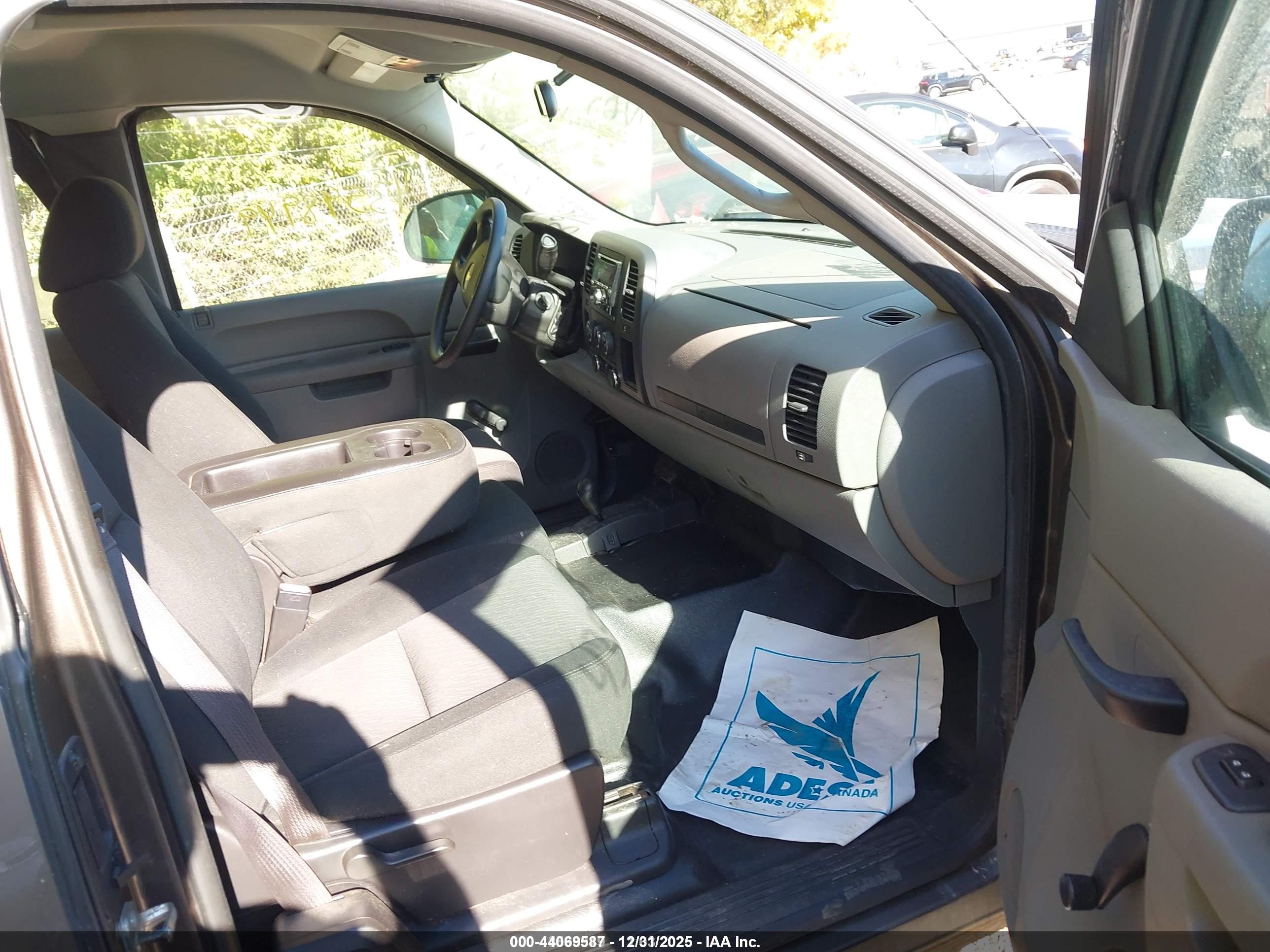 CHEVROLET SILVERADO image 5