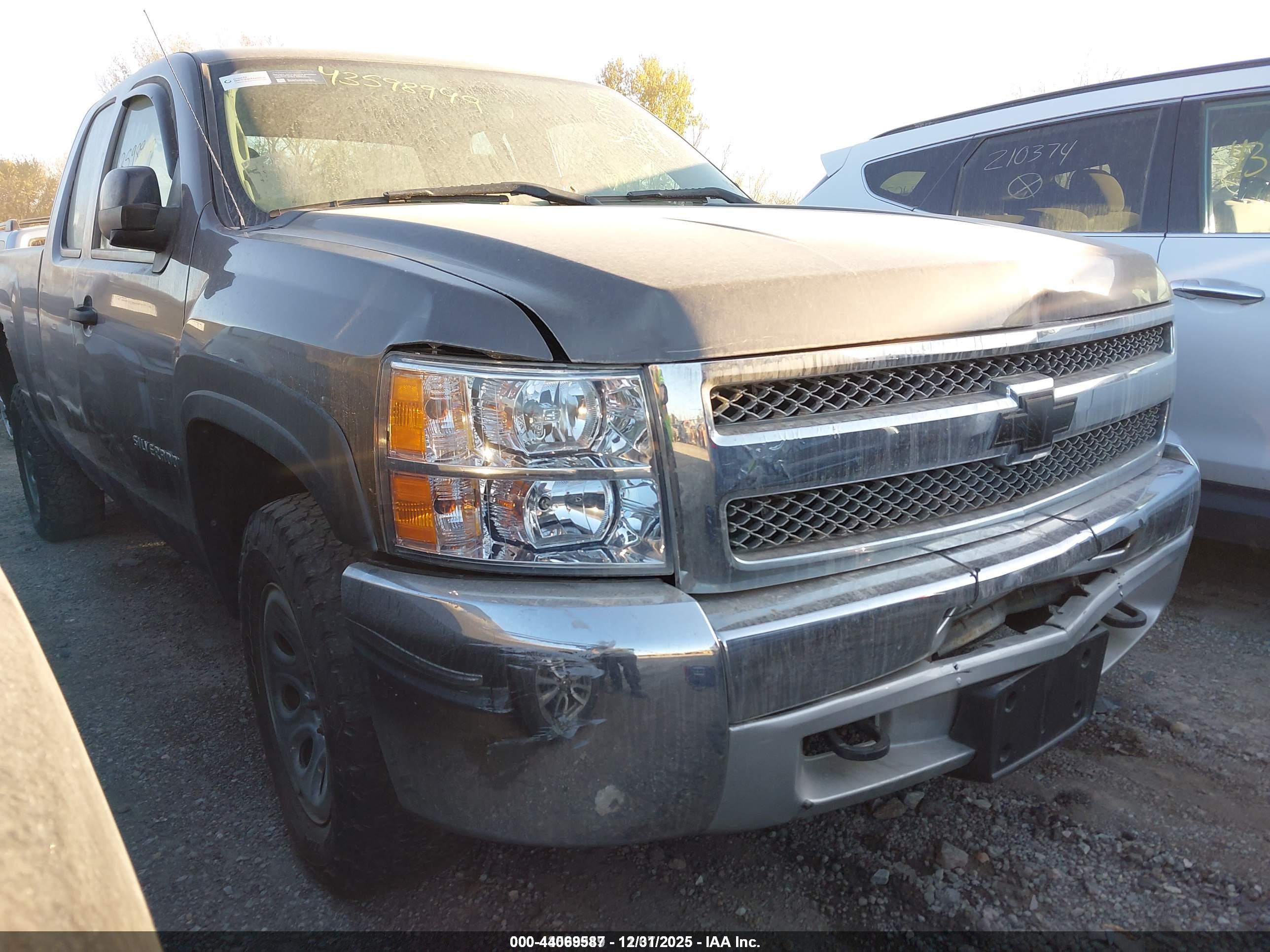 CHEVROLET SILVERADO image 6