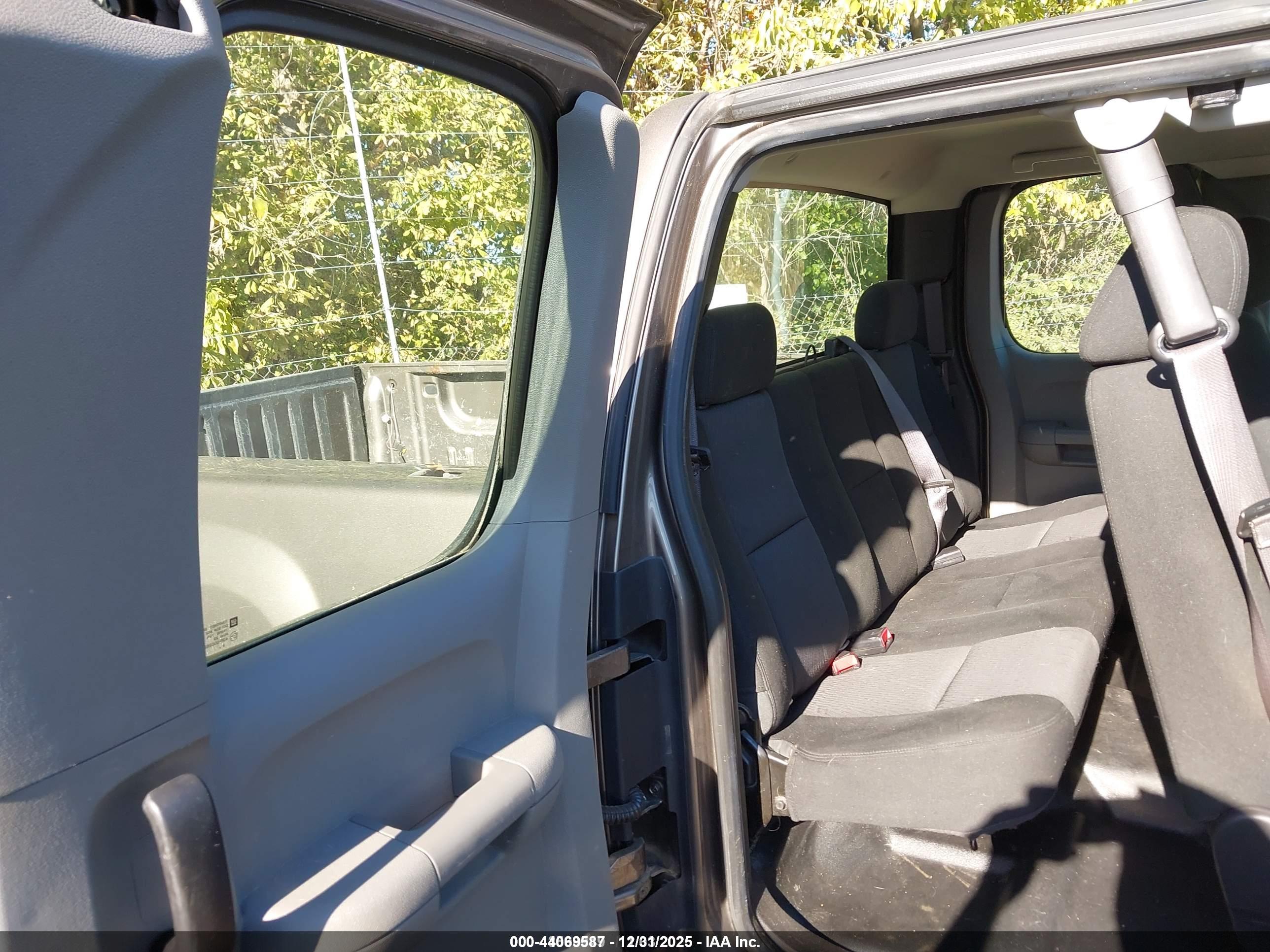 CHEVROLET SILVERADO image 8