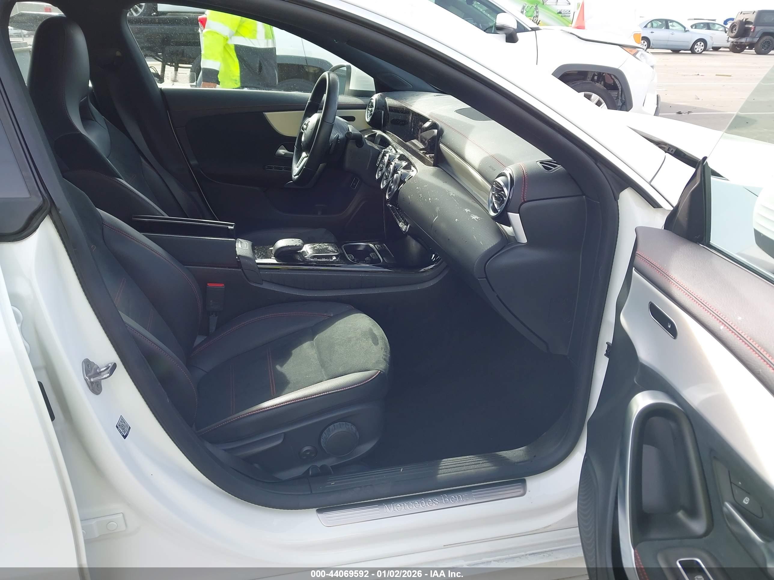 MERCEDES-BENZ CLA image 5