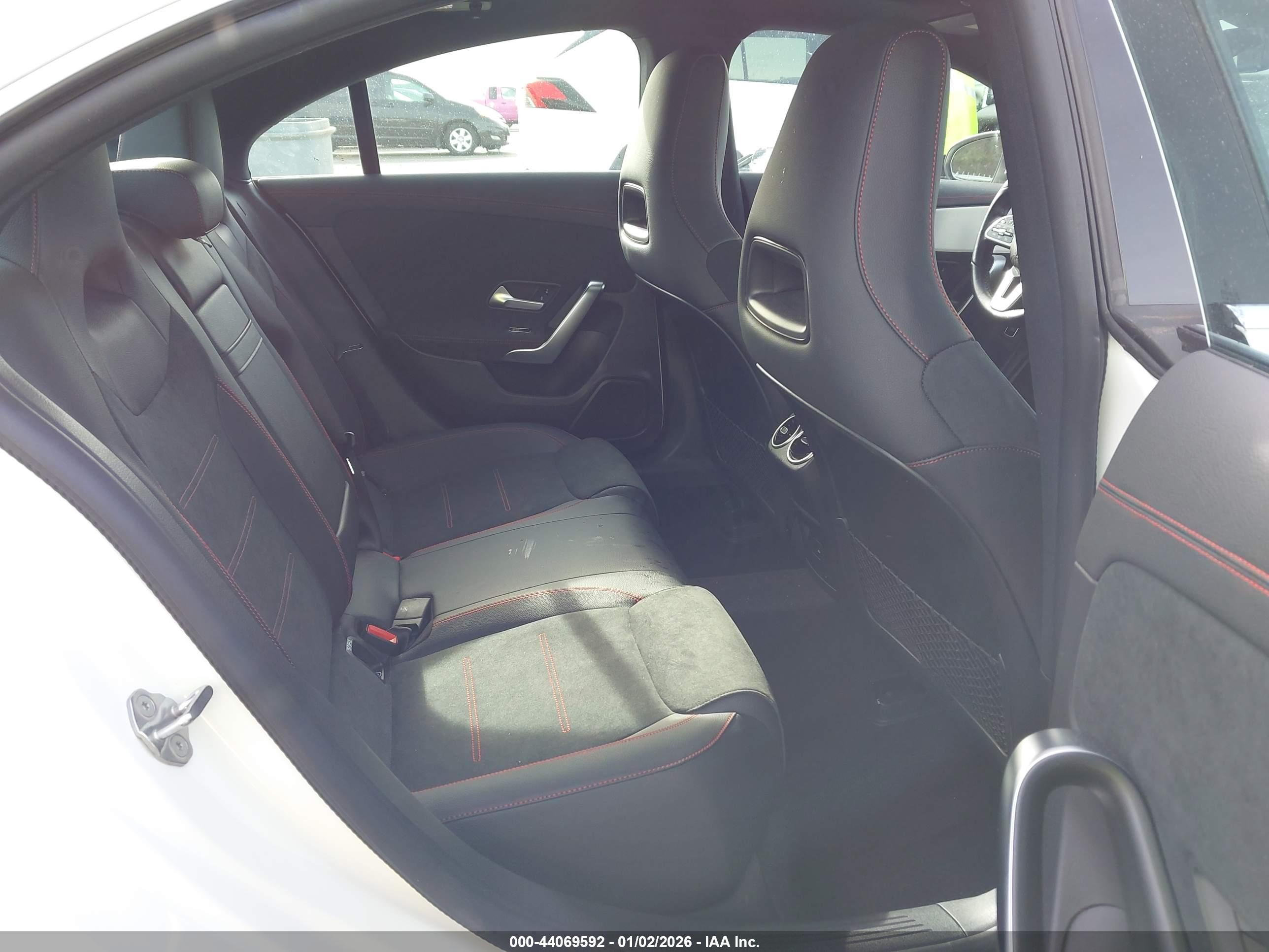 MERCEDES-BENZ CLA image 8