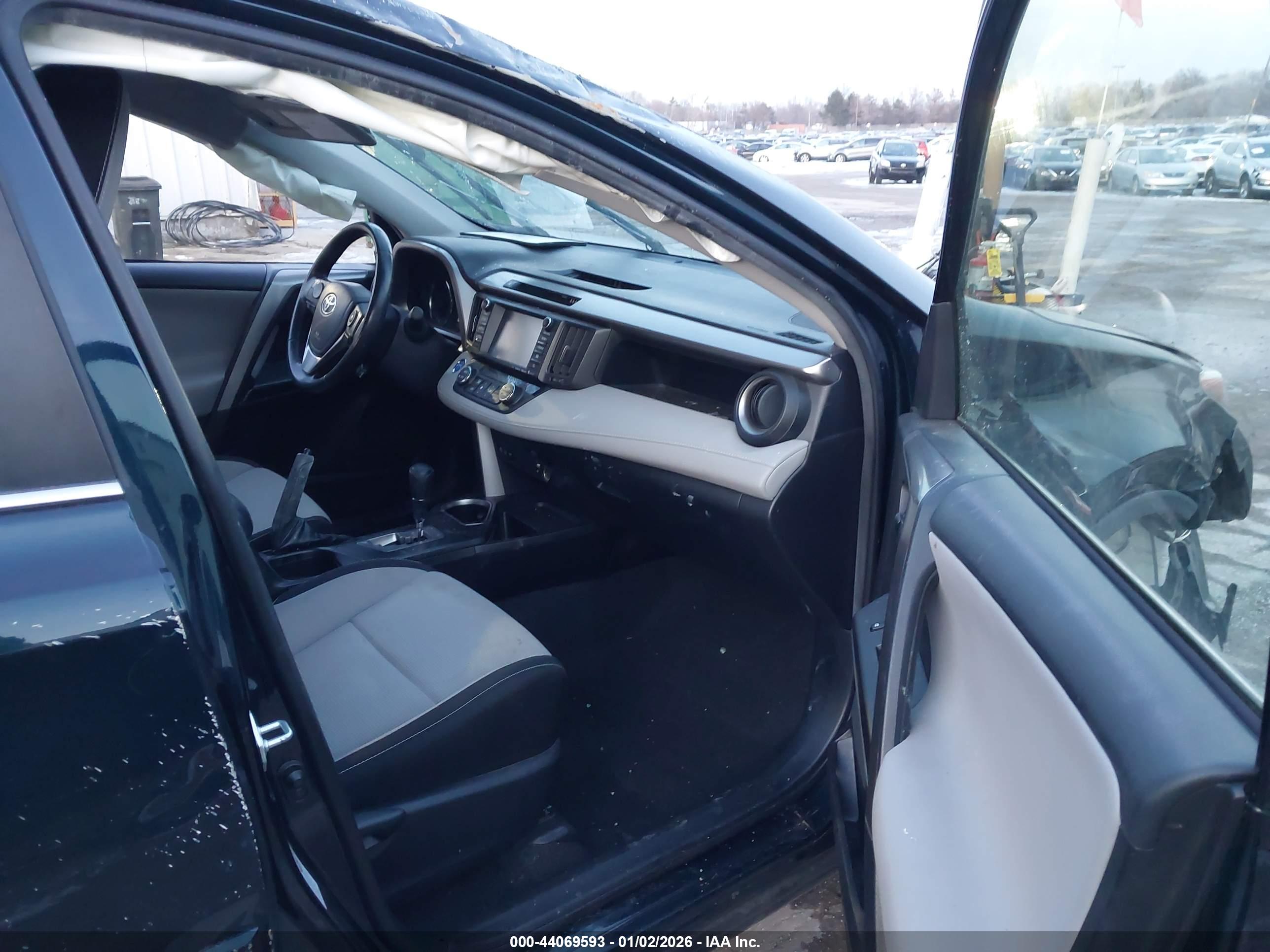 TOYOTA RAV4 image 5