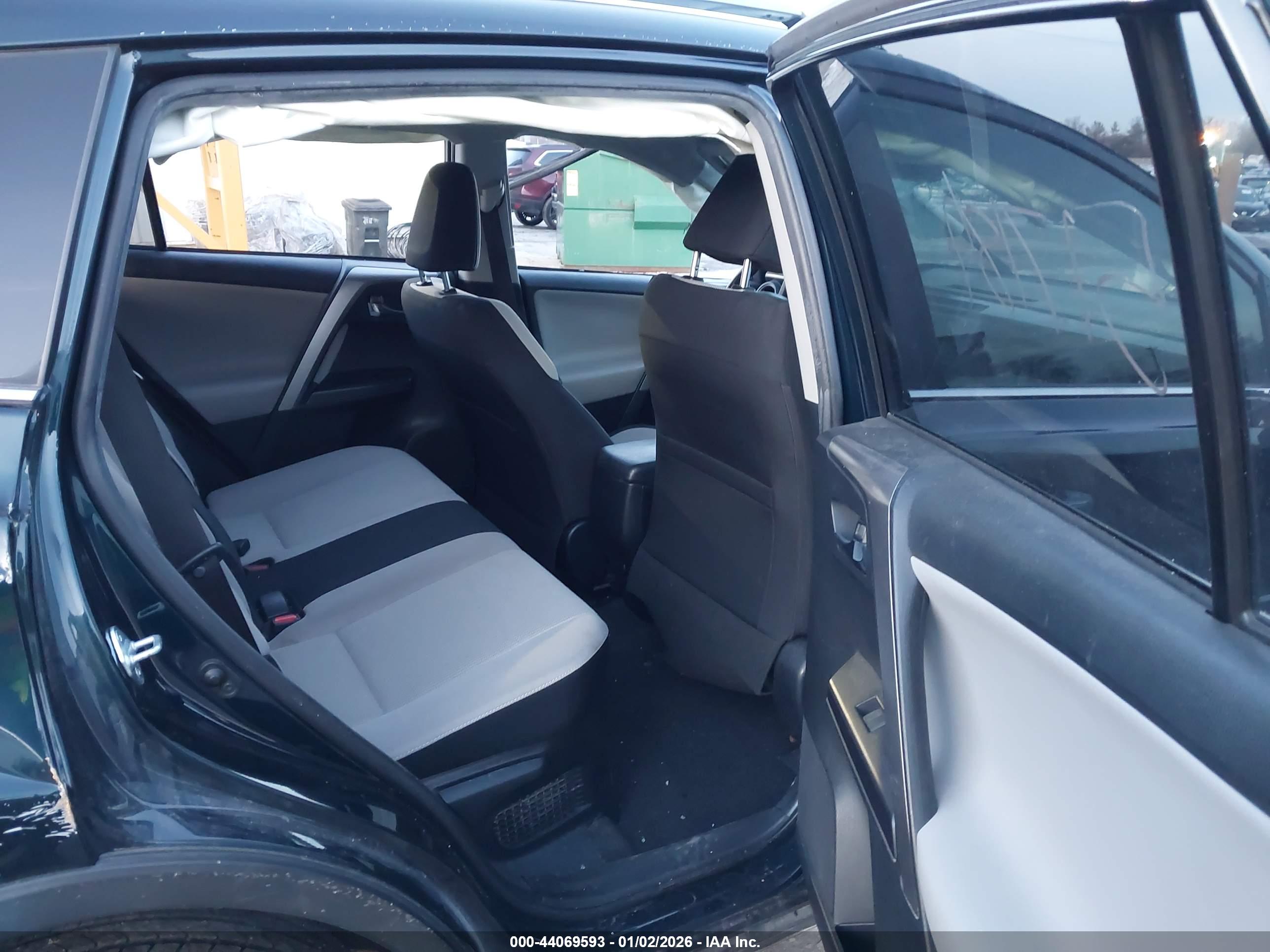 TOYOTA RAV4 image 8