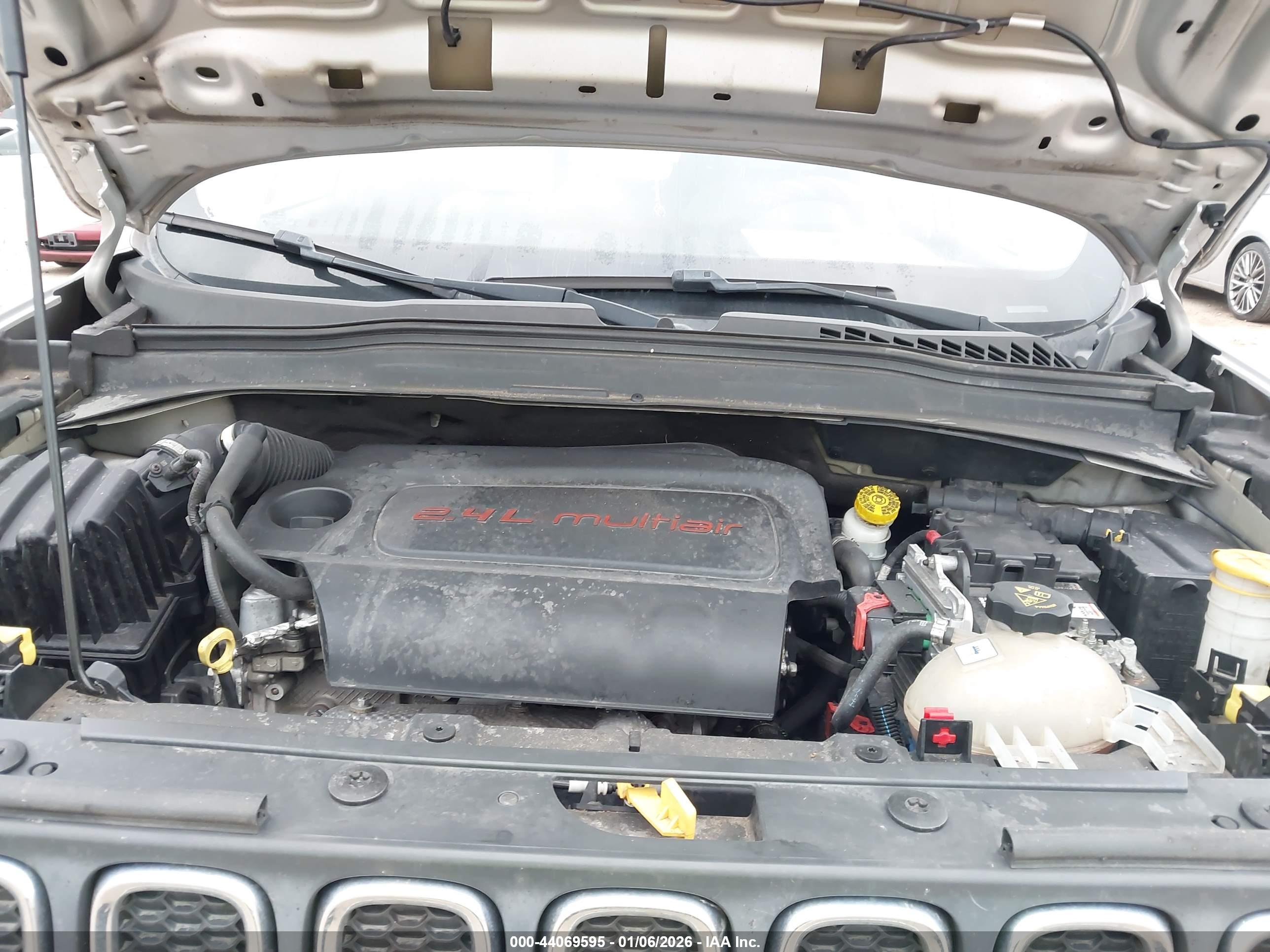 JEEP RENEGADE image 10