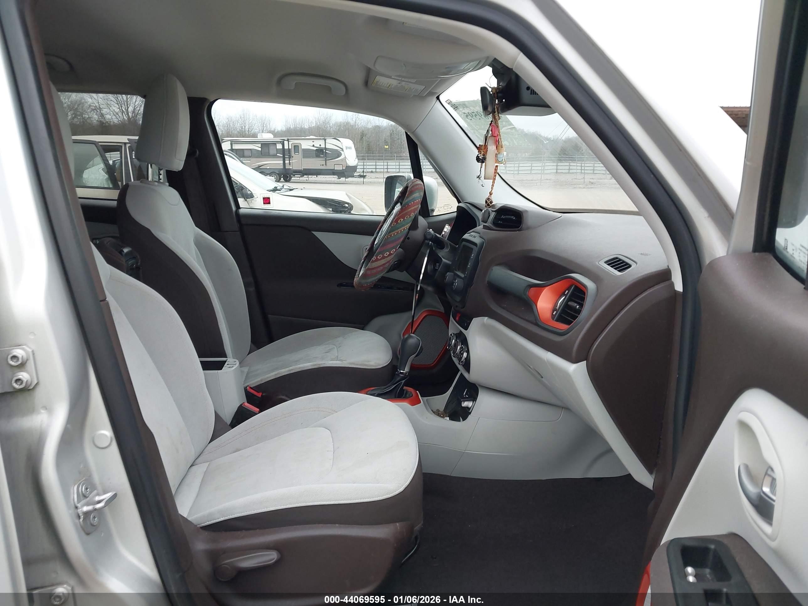 JEEP RENEGADE image 5