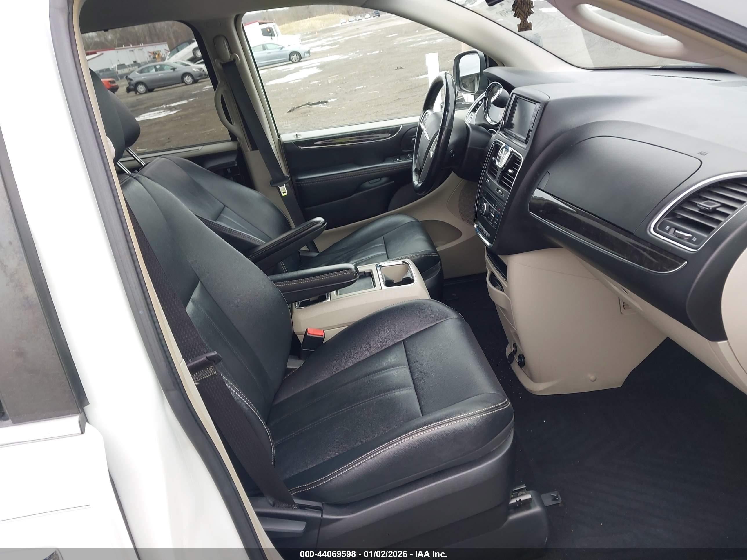 CHRYSLER TOWN image 5