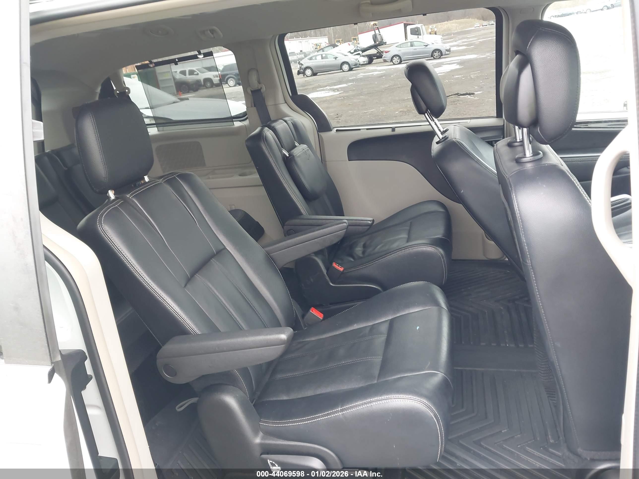 CHRYSLER TOWN image 8