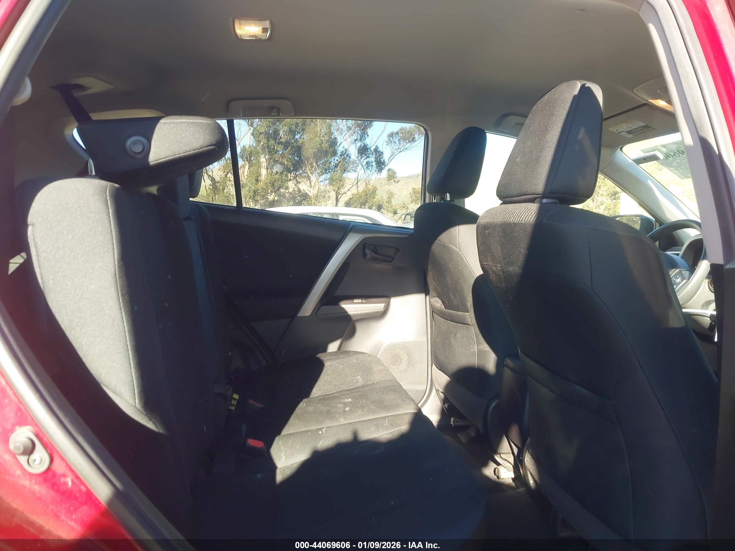 TOYOTA RAV4 image 8