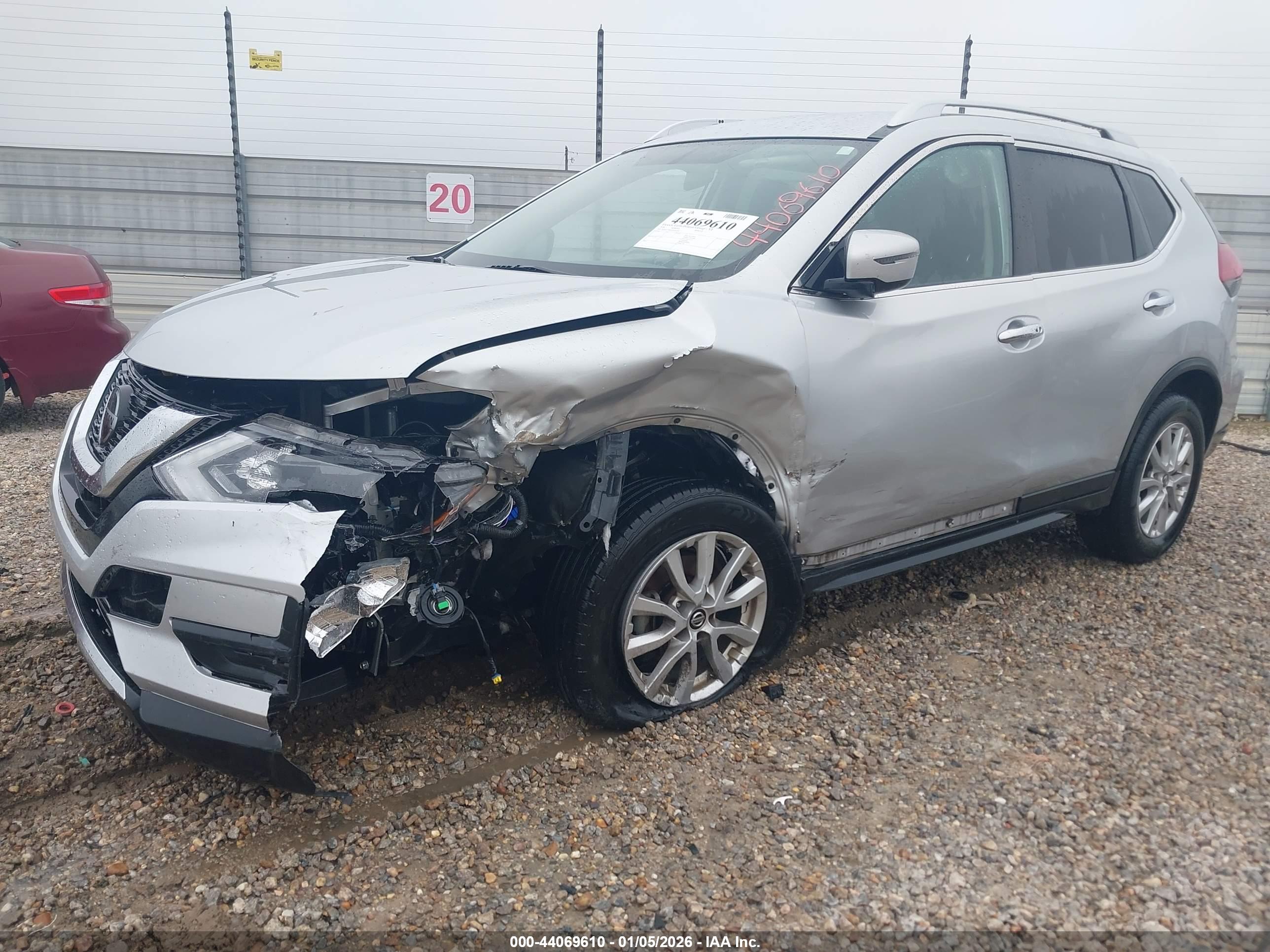 NISSAN ROGUE image 2