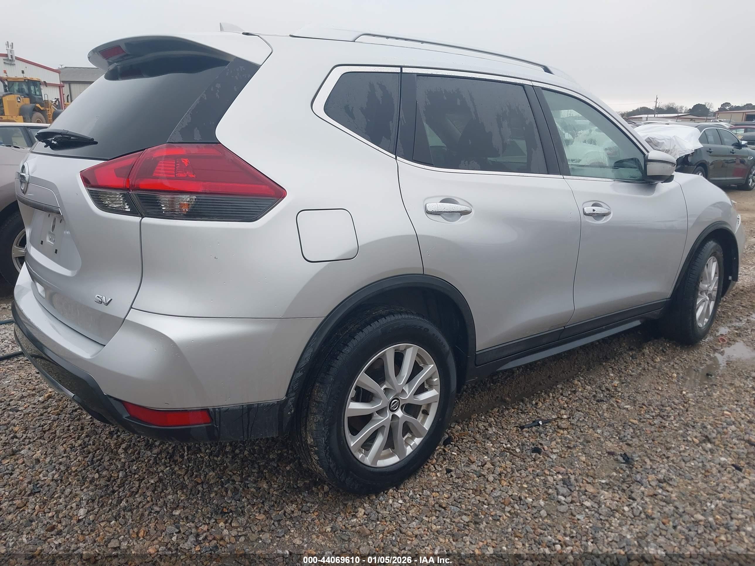 NISSAN ROGUE image 4