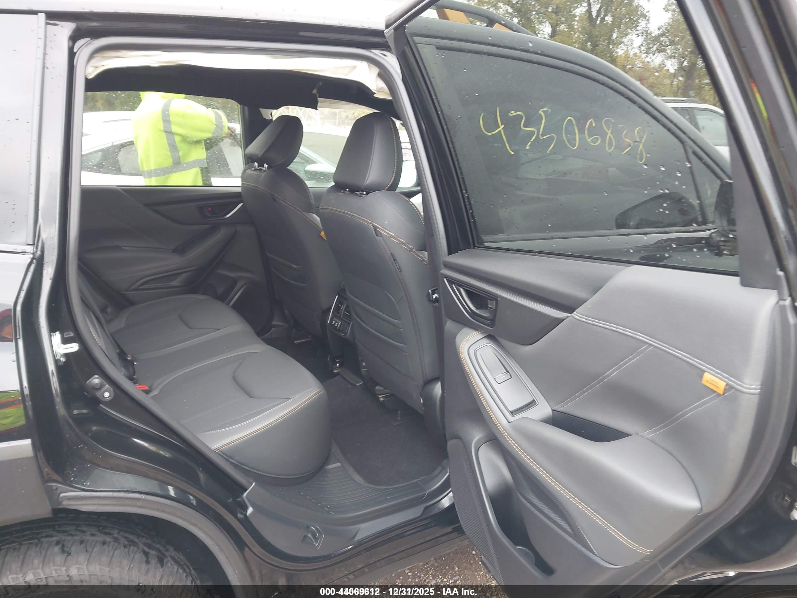 SUBARU FORESTER image 8