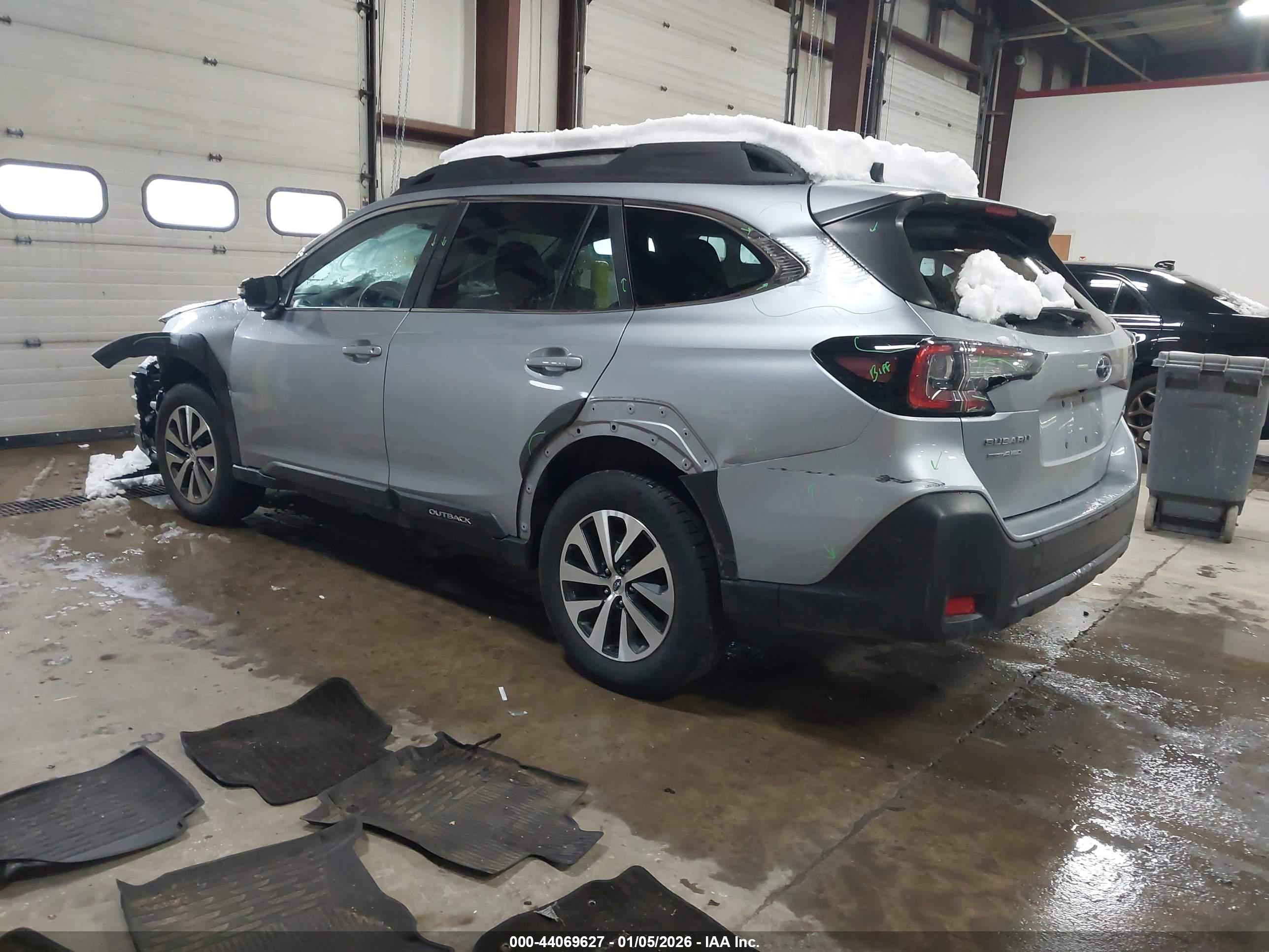 SUBARU OUTBACK image 3