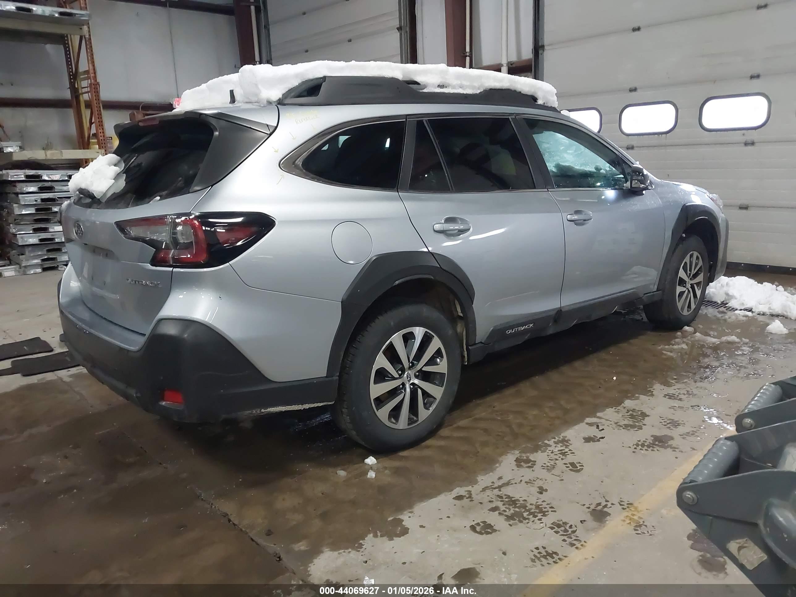 SUBARU OUTBACK image 4